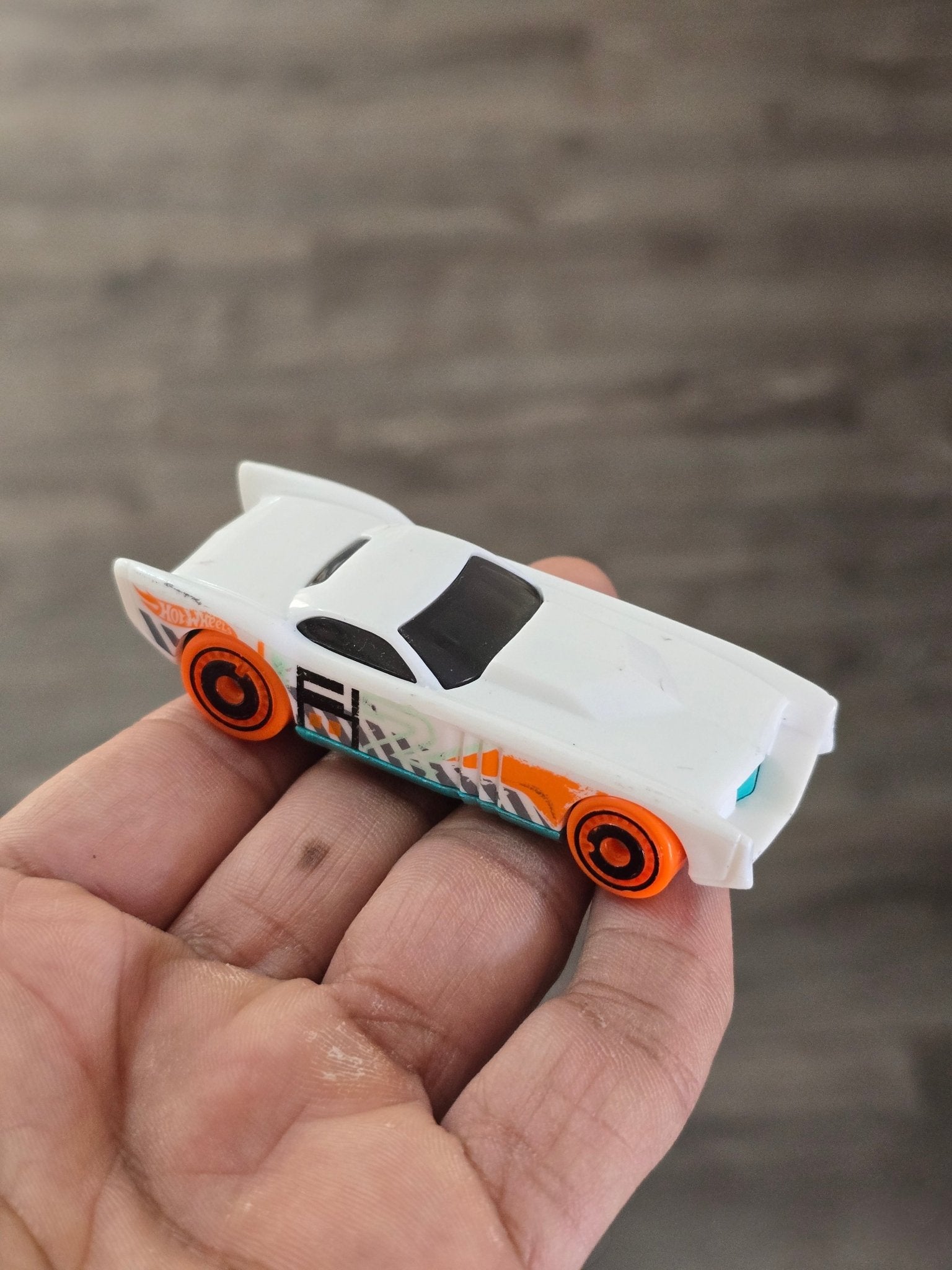 Hot Wheels The Gov'ner - White (Pre - Owned) - Kinder Logs