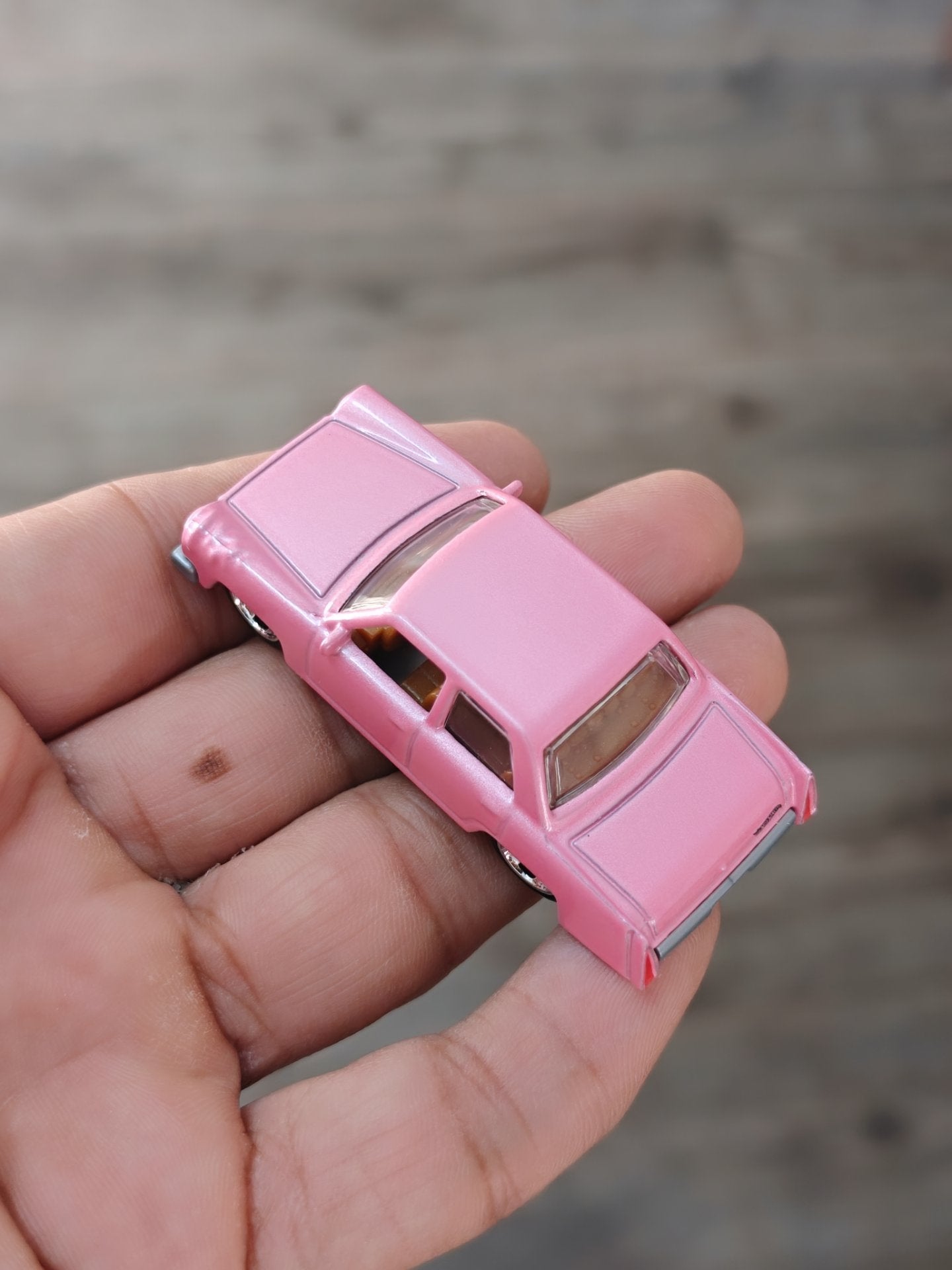 Hot Wheels 'The Simpsons Family Car' - Pink (Uncarded - New) - Kinder Logs