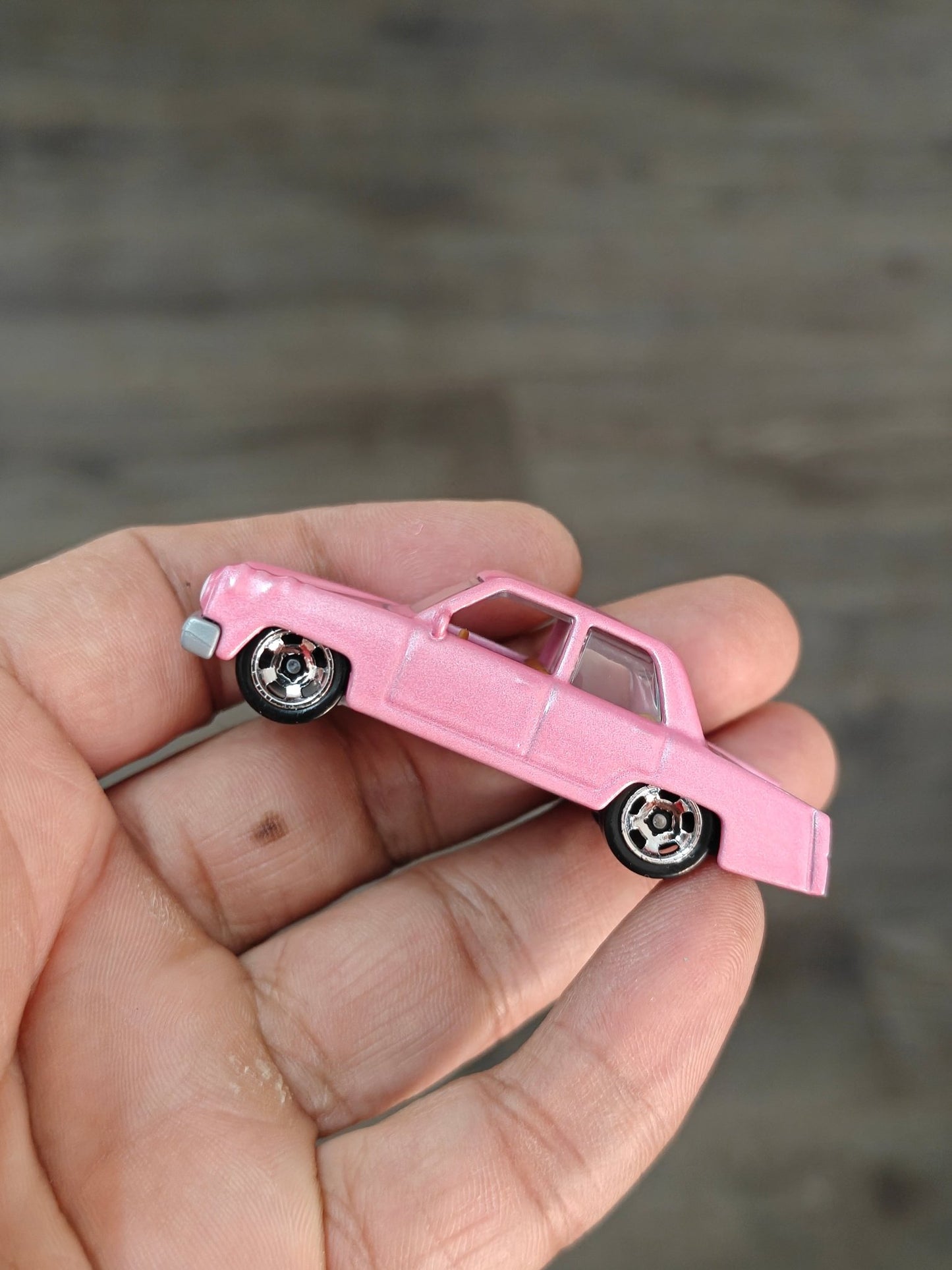 Hot Wheels 'The Simpsons Family Car' - Pink (Uncarded - New) - Kinder Logs
