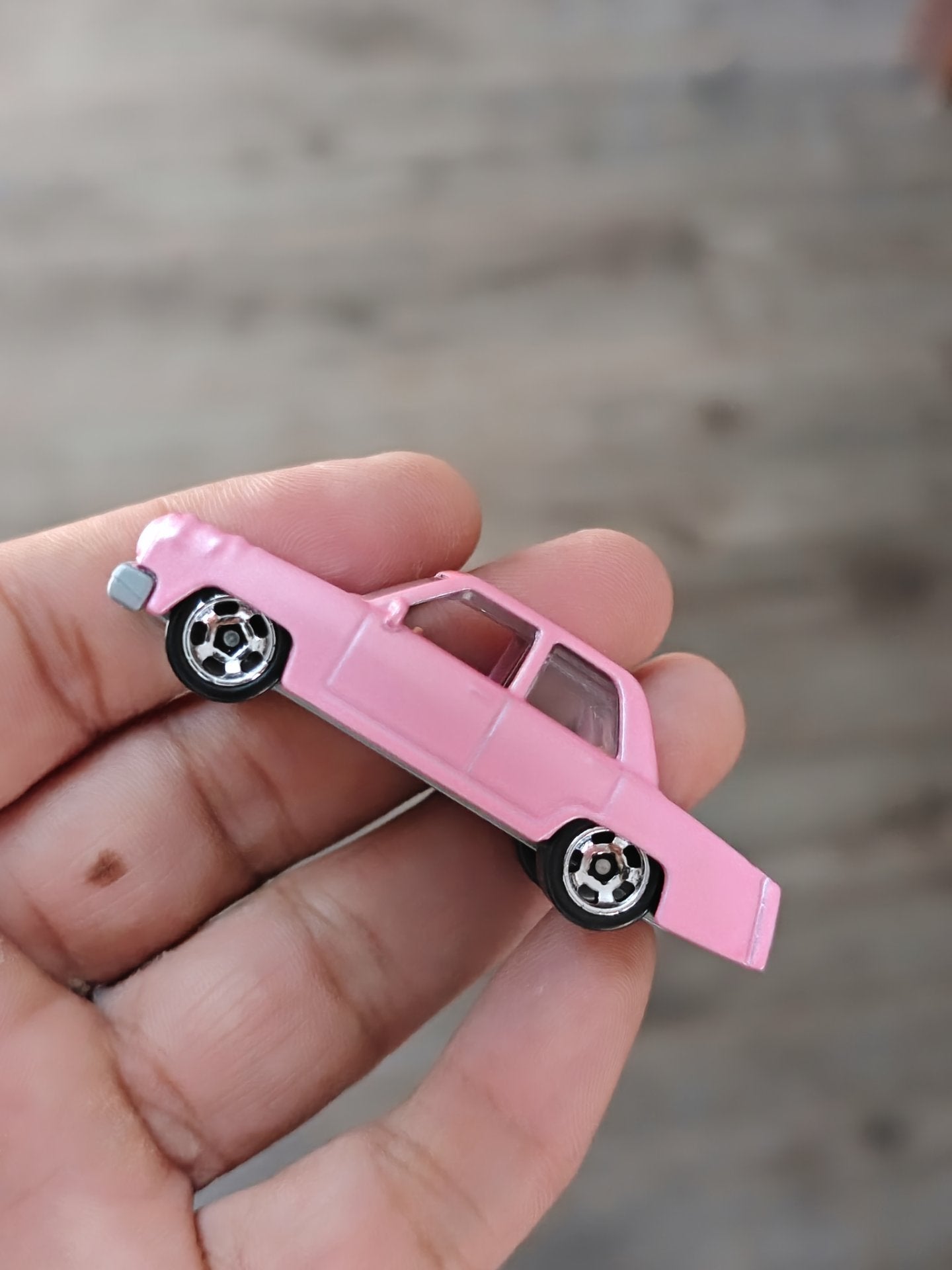 Hot Wheels 'The Simpsons Family Car' - Pink (Uncarded - New) - Kinder Logs