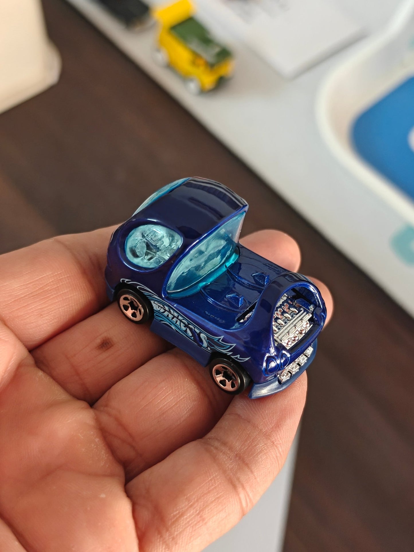 Hot Wheels Tooned Deora (Uncarded - New) - Kinder Logs