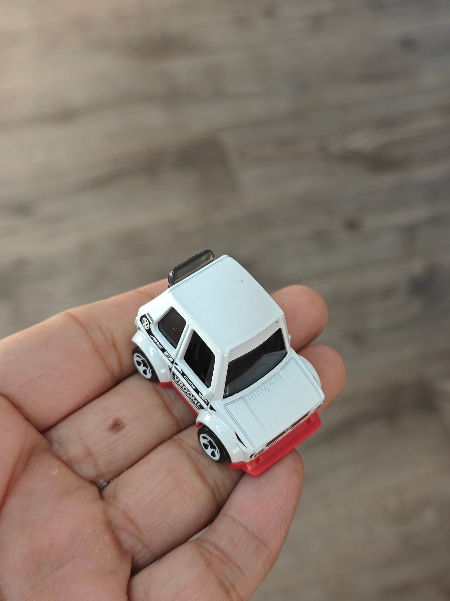 Hot Wheels Tooned Volkswagen Golf MK1 - White (Uncarded - New) - Kinder Logs
