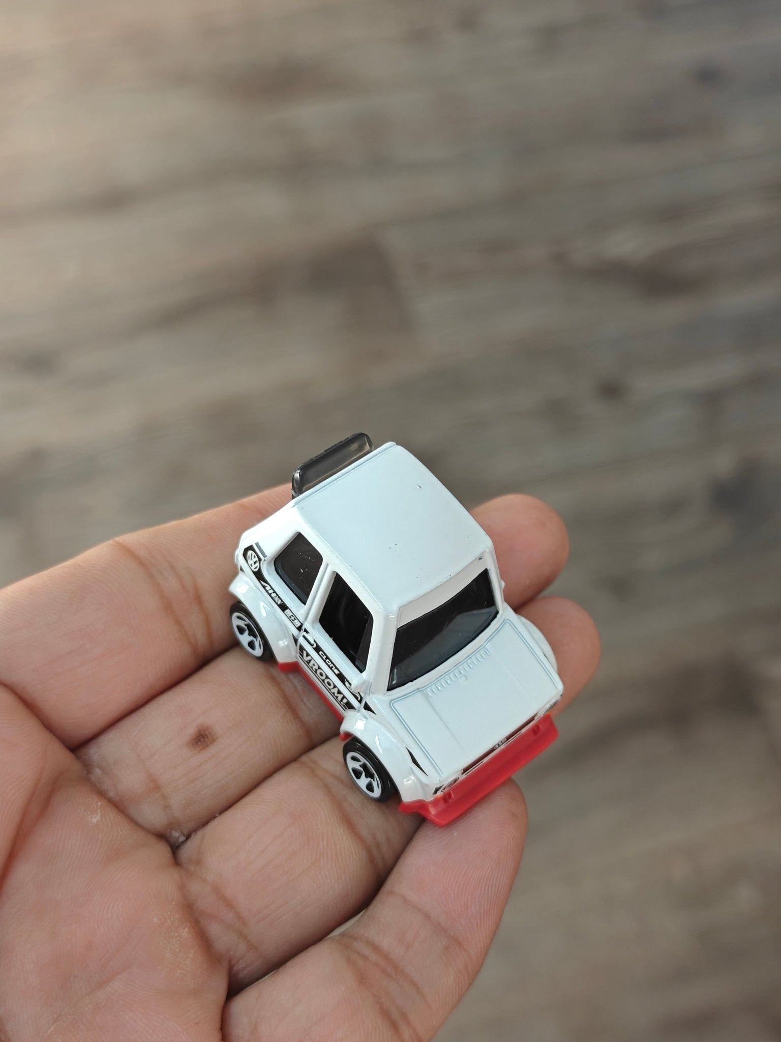 Hot Wheels Tooned Volkswagen Golf MK1 - White (Uncarded - New) - Kinder Logs