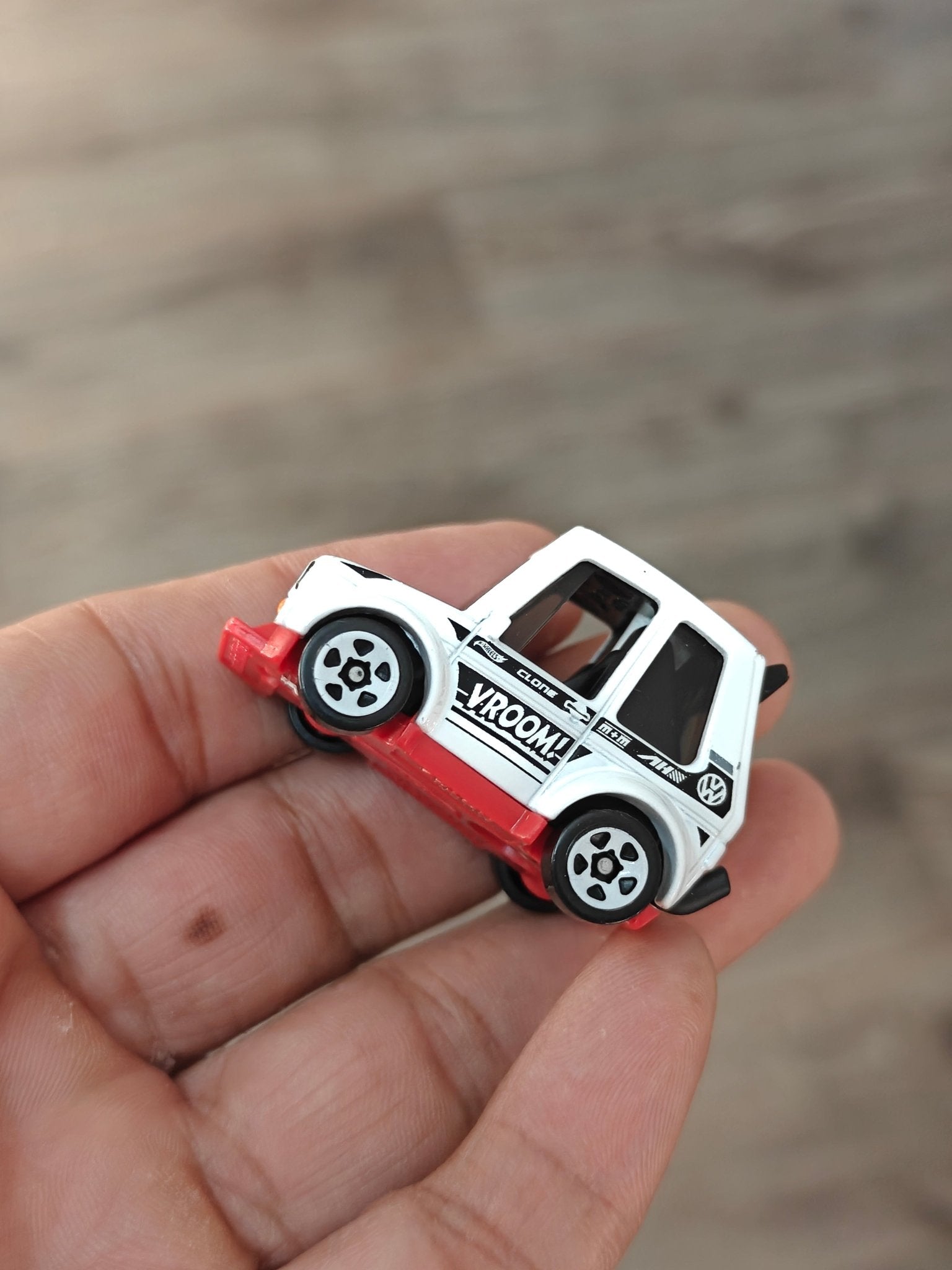 Hot Wheels Tooned Volkswagen Golf MK1 - White (Uncarded - New) - Kinder Logs