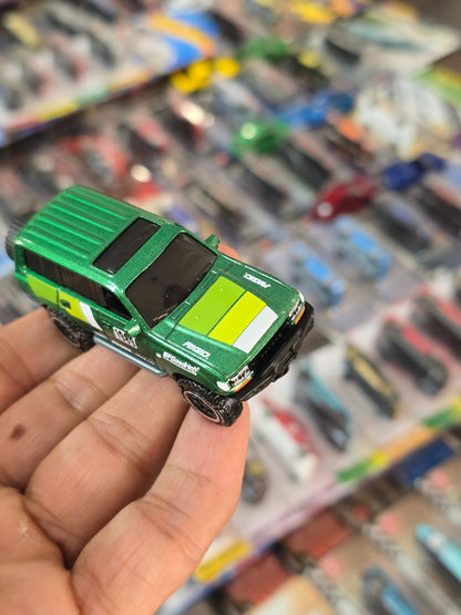 Hot Wheels Toyota Land Cruiser 80 - Silver Series (Uncarded) - Kinder Logs