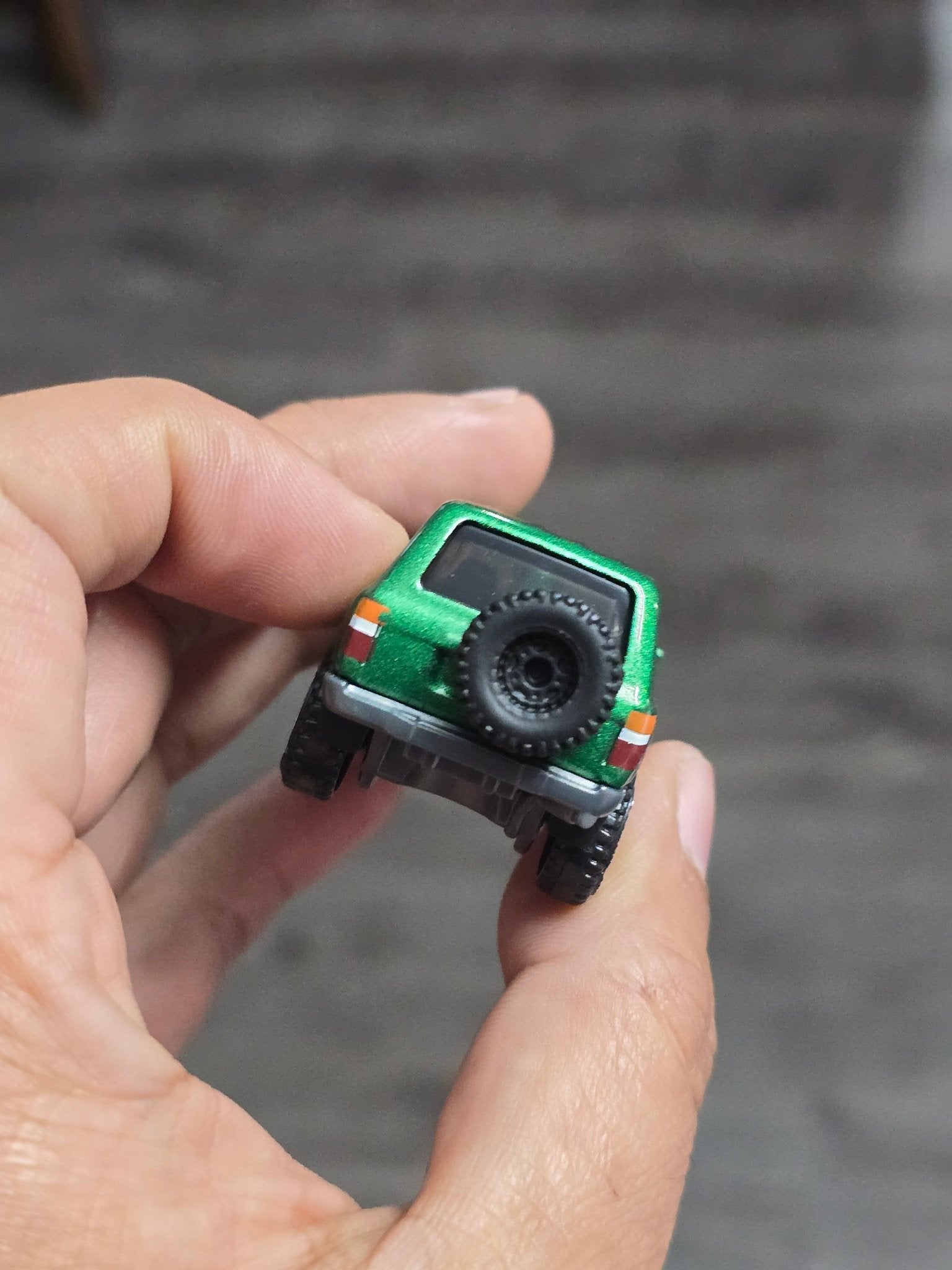 Hot Wheels Toyota Land Cruiser 80 - Silver Series (Uncarded - New) - Kinder Logs