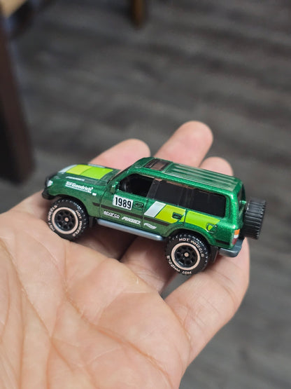 Hot Wheels Toyota Land Cruiser 80 - Silver Series (Uncarded - New) - Kinder Logs