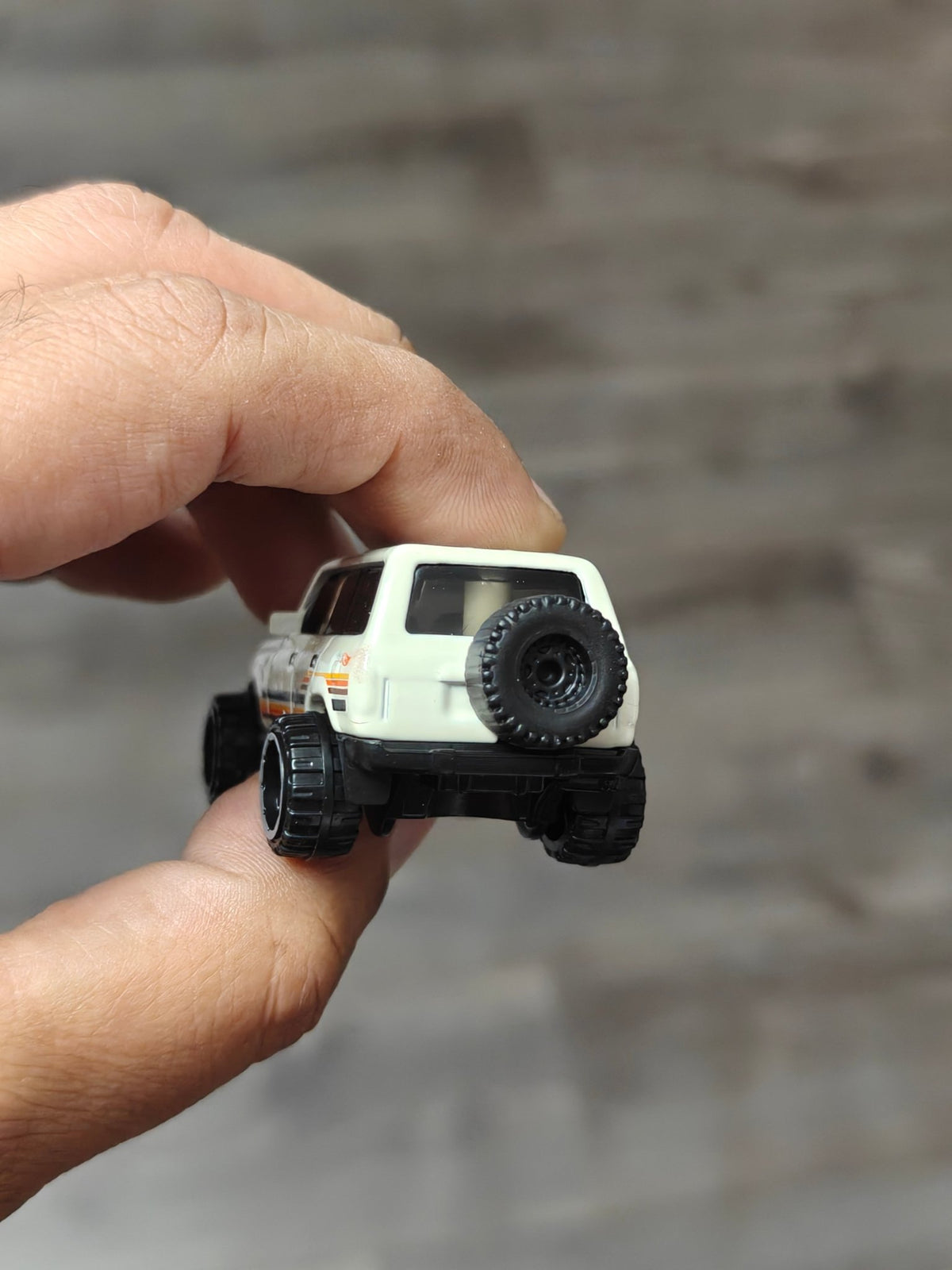 Hot Wheels Toyota Land Cruiser 80 (Uncarded - New) - Kinder Logs