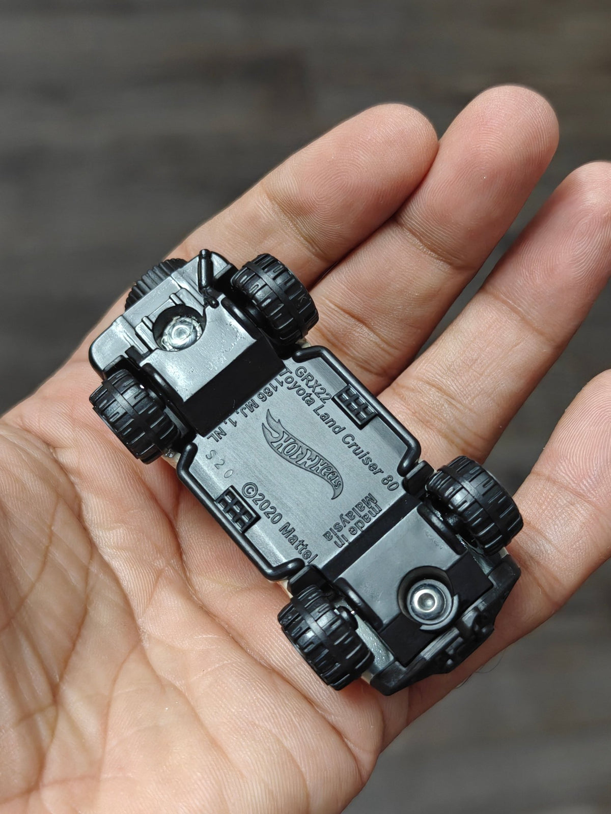 Hot Wheels Toyota Land Cruiser 80 (Uncarded - New) - Kinder Logs