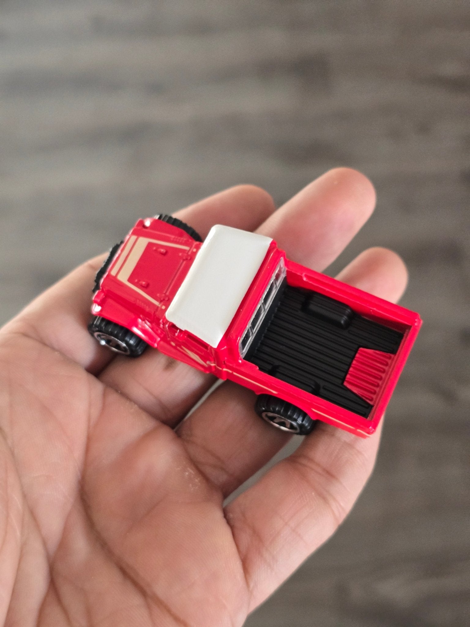 Hot Wheels Toyota Land Cruiser Pickup - Silver Series (Uncarded - New) - Kinder Logs