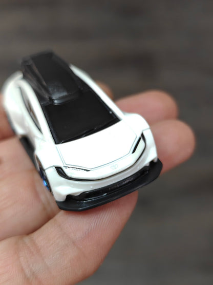 Hot Wheels Toyota Prius Custom - White (Uncarded - New) - Kinder Logs