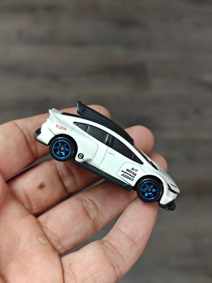 Hot Wheels Toyota Prius Custom - White (Uncarded - New) - Kinder Logs