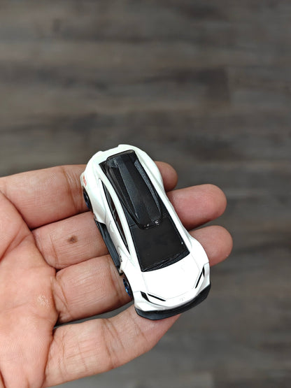 Hot Wheels Toyota Prius Custom - White (Uncarded - New) - Kinder Logs