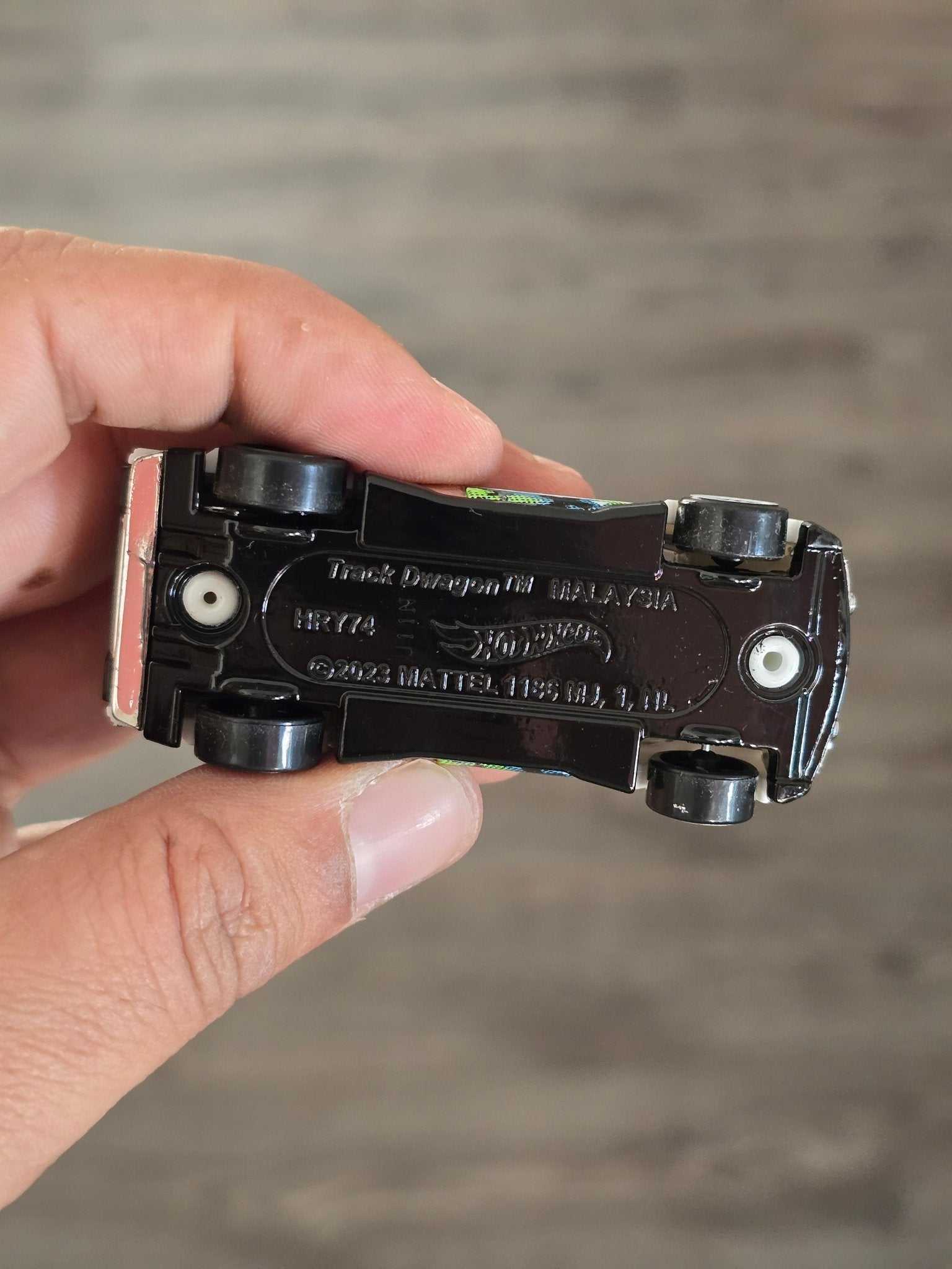 Hot Wheels Track Dwagon - White (Uncarded - New) - Kinder Logs