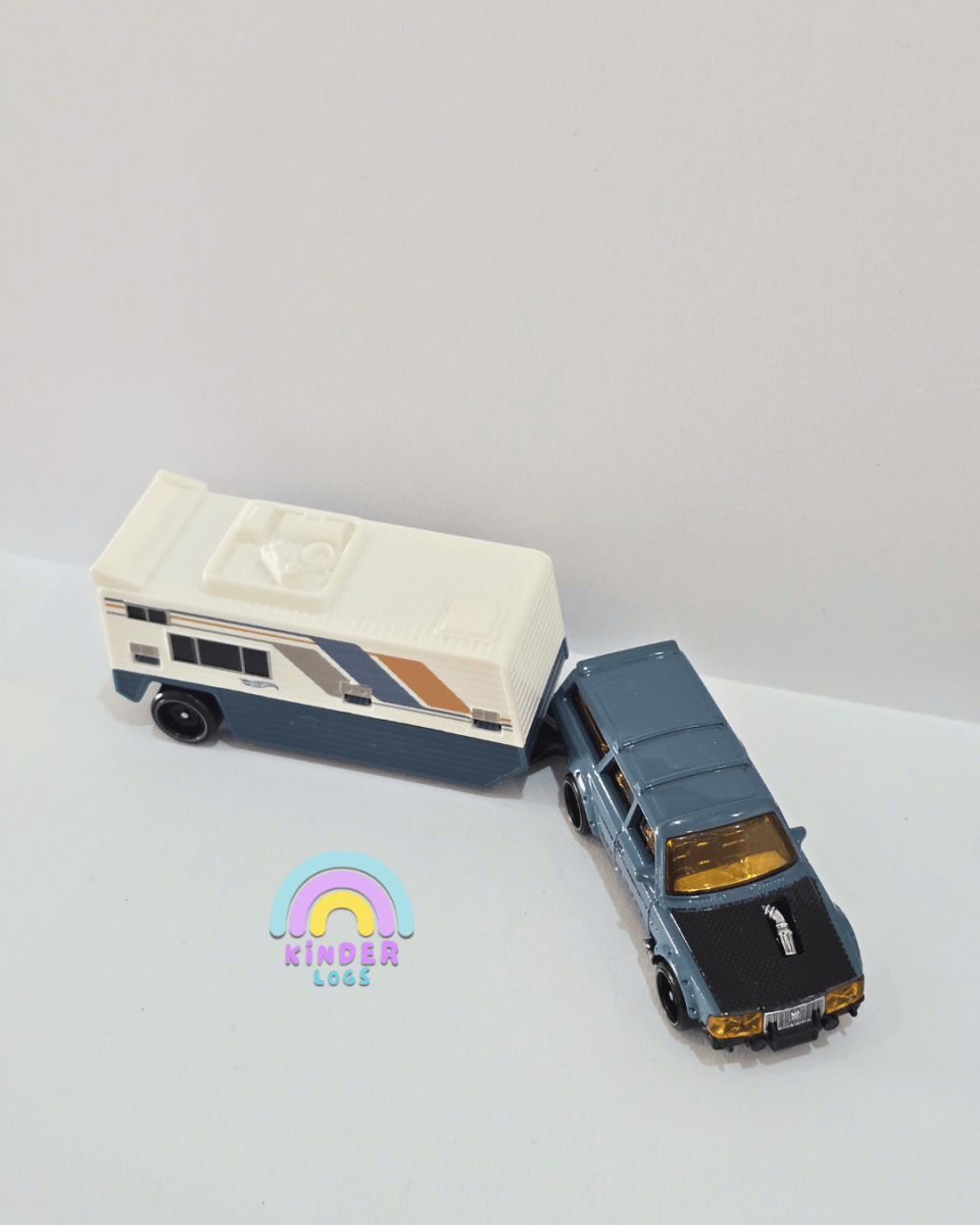 Hot Wheels Track Fleet Volvo 240 Drift Camper (Uncarded) - Kinder Logs