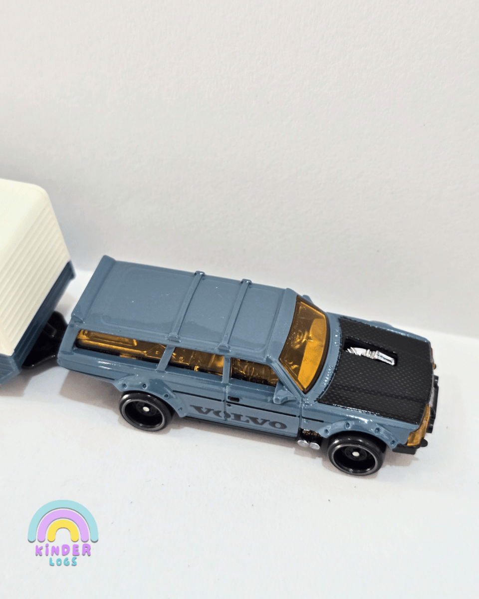 Hot Wheels Track Fleet Volvo 240 Drift Camper (Uncarded) - Kinder Logs