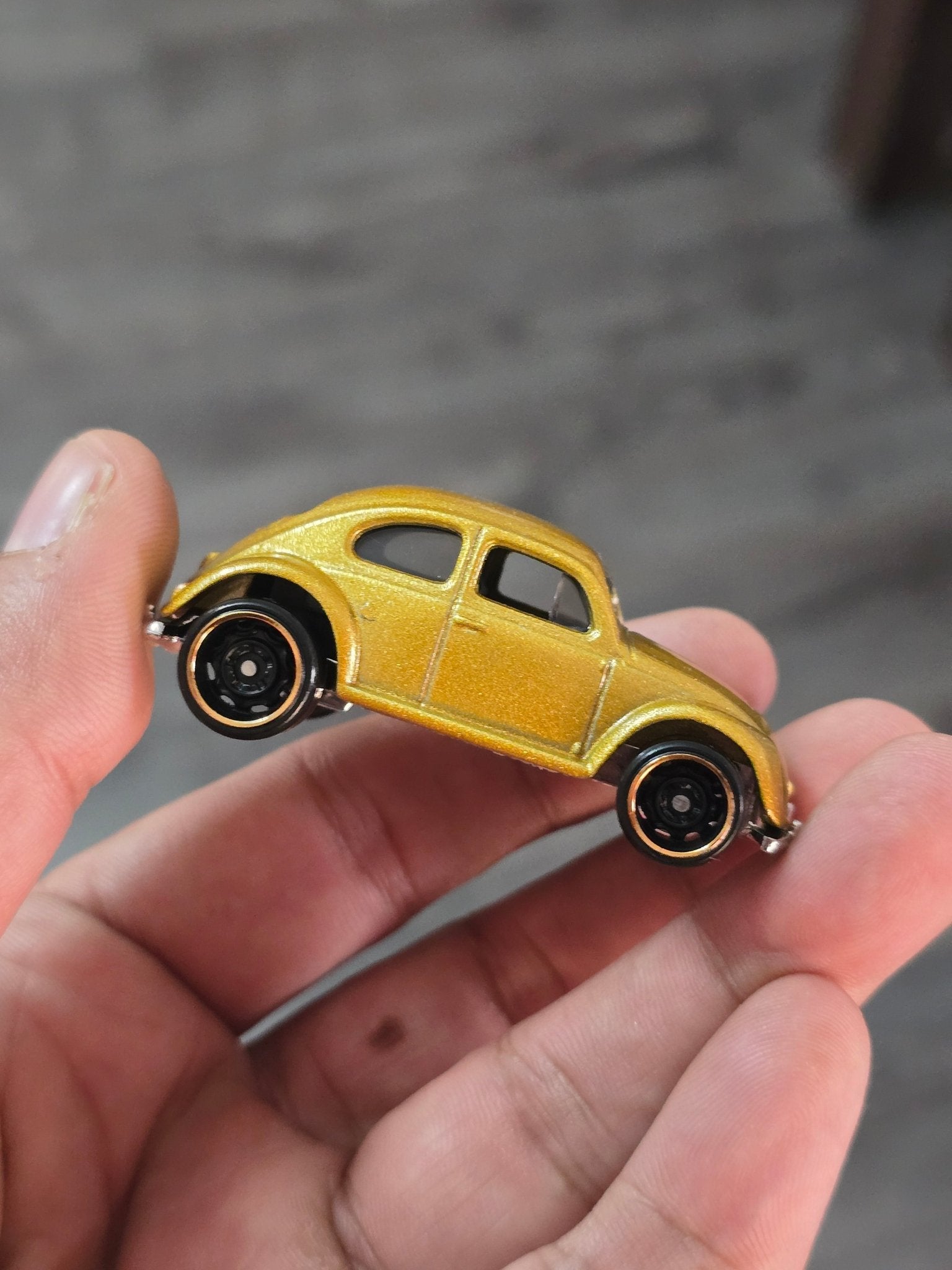 Hot Wheels Transformers Bumblebee - Gold (Uncarded - New) - Kinder Logs