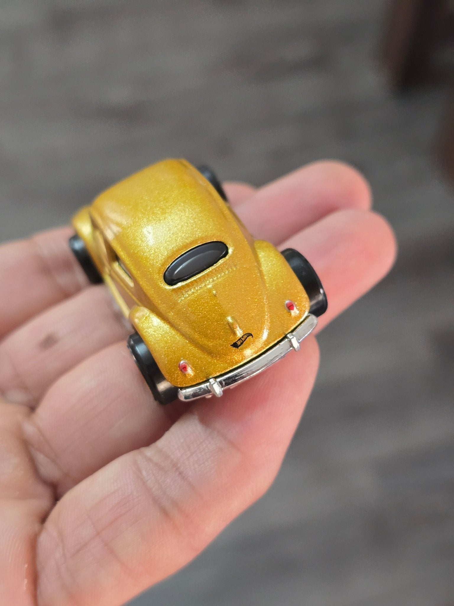 Hot Wheels Transformers Bumblebee - Gold (Uncarded - New) - Kinder Logs