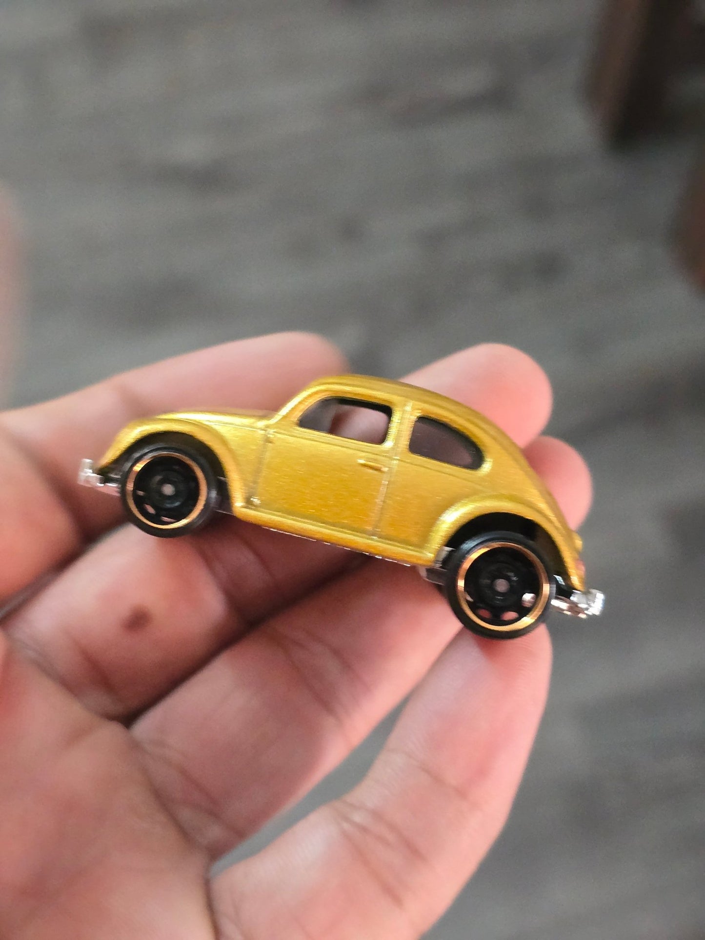 Hot Wheels Transformers Bumblebee - Gold (Uncarded - New) - Kinder Logs