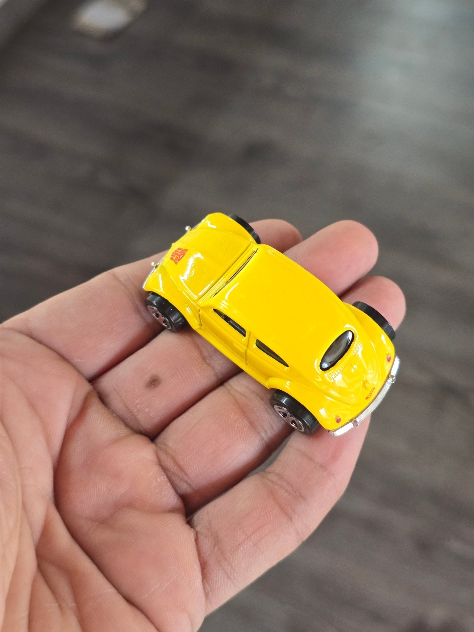 Hot Wheels Transformers Bumblebee - Yellow (Uncarded - New) - Kinder Logs
