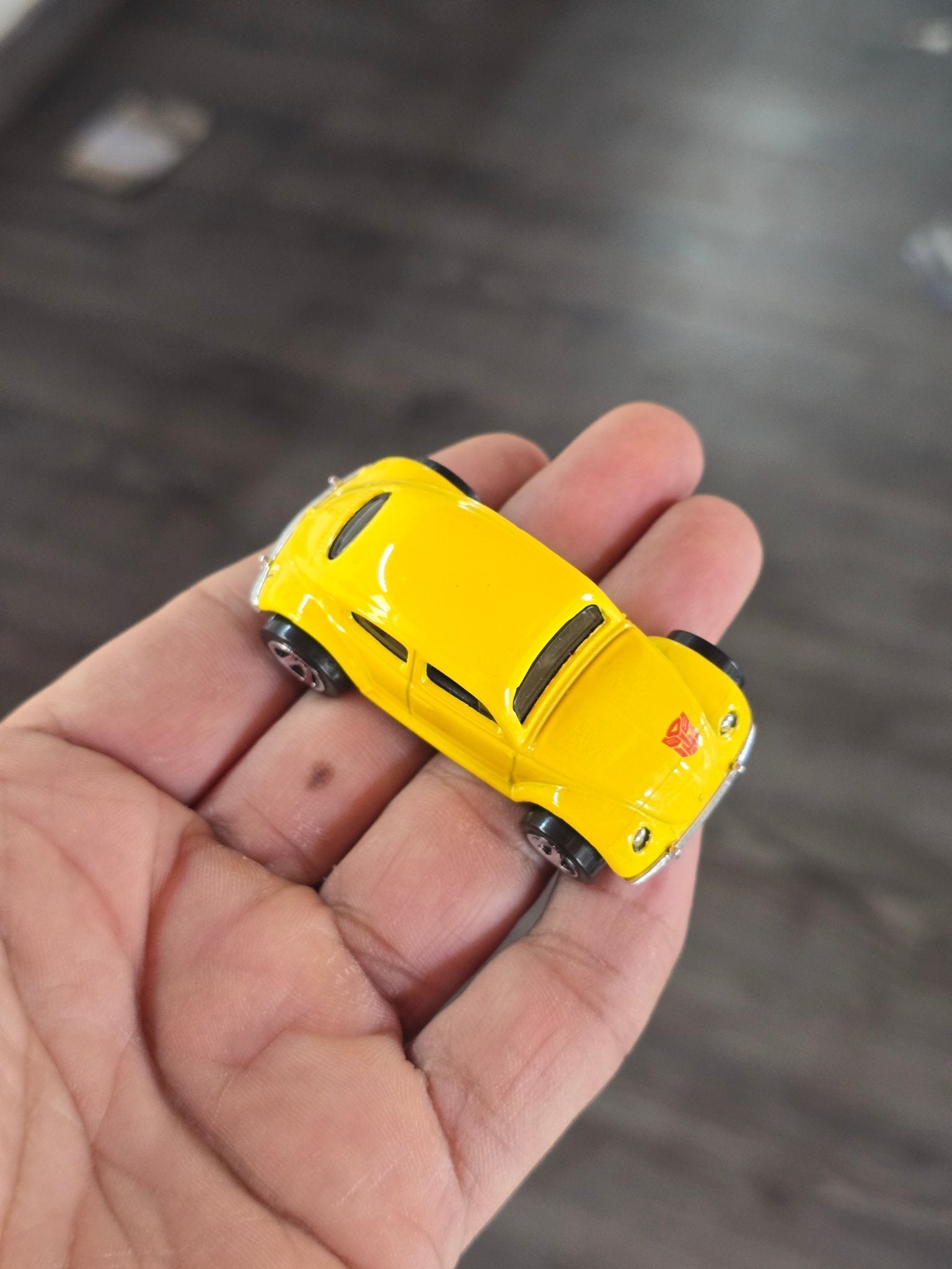 Hot Wheels Transformers Bumblebee - Yellow (Uncarded - New) - Kinder Logs