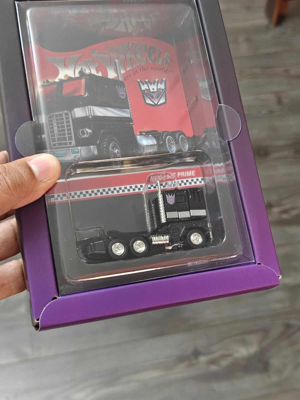 Hot Wheels Transformers Nemesis Prime - Kinder Logs