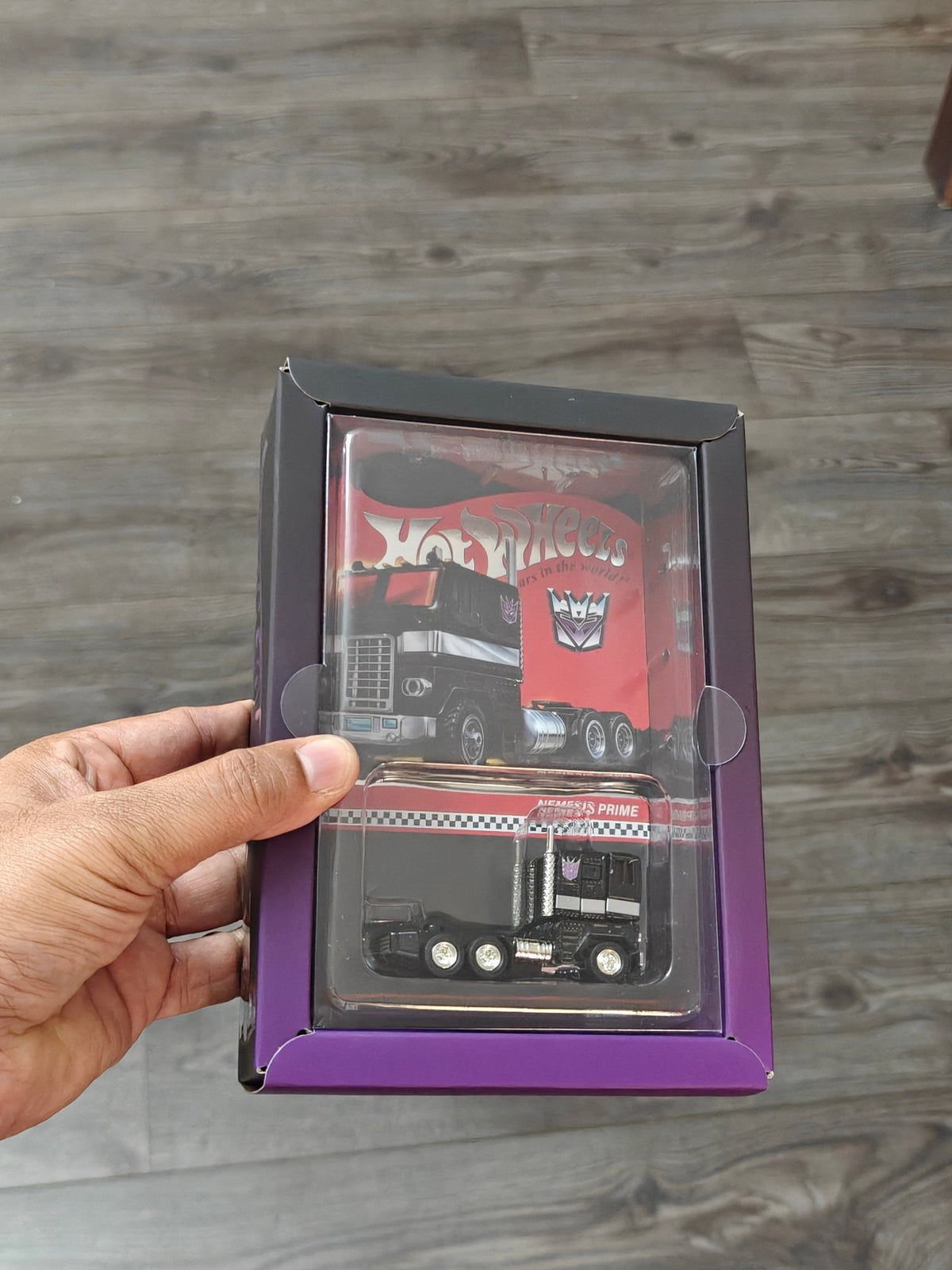 Hot Wheels Transformers Nemesis Prime - Kinder Logs