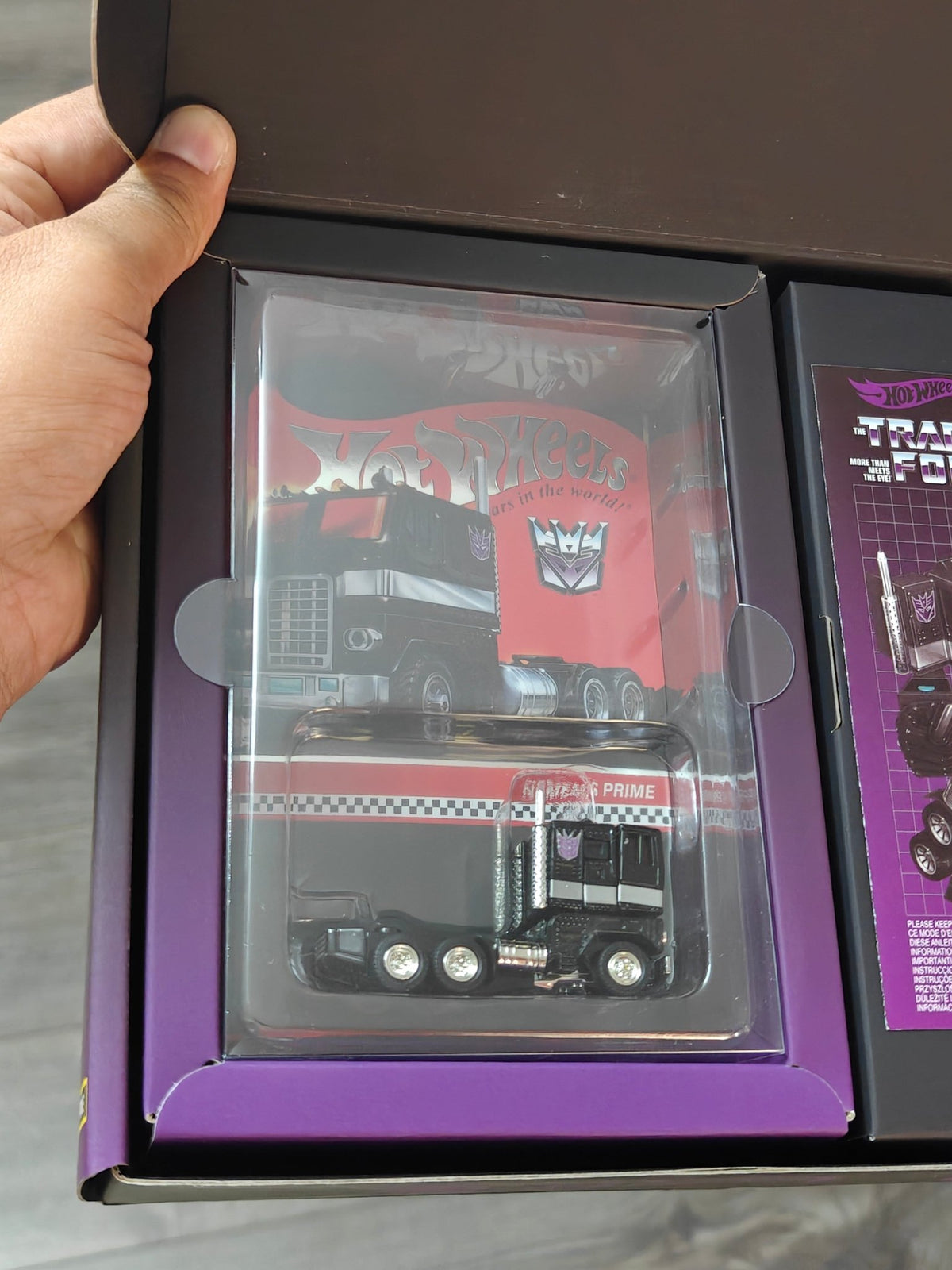 Hot Wheels Transformers Nemesis Prime - Kinder Logs