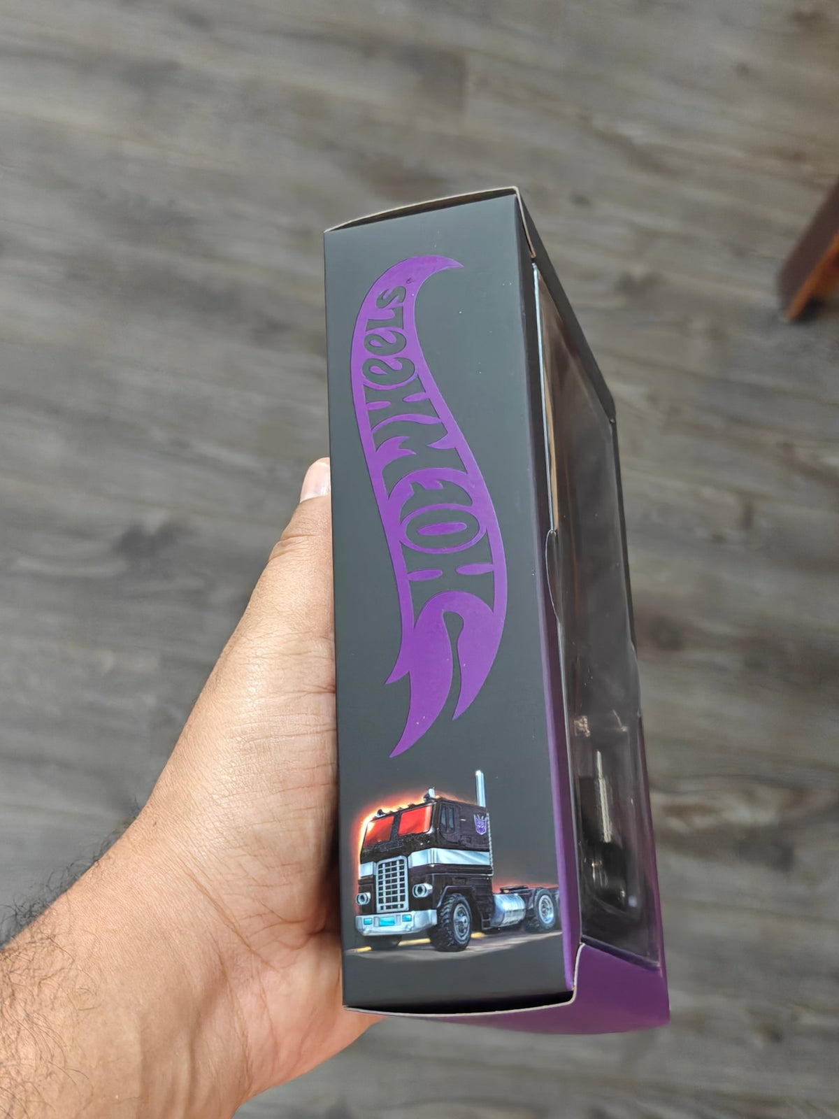 Hot Wheels Transformers Nemesis Prime - Kinder Logs