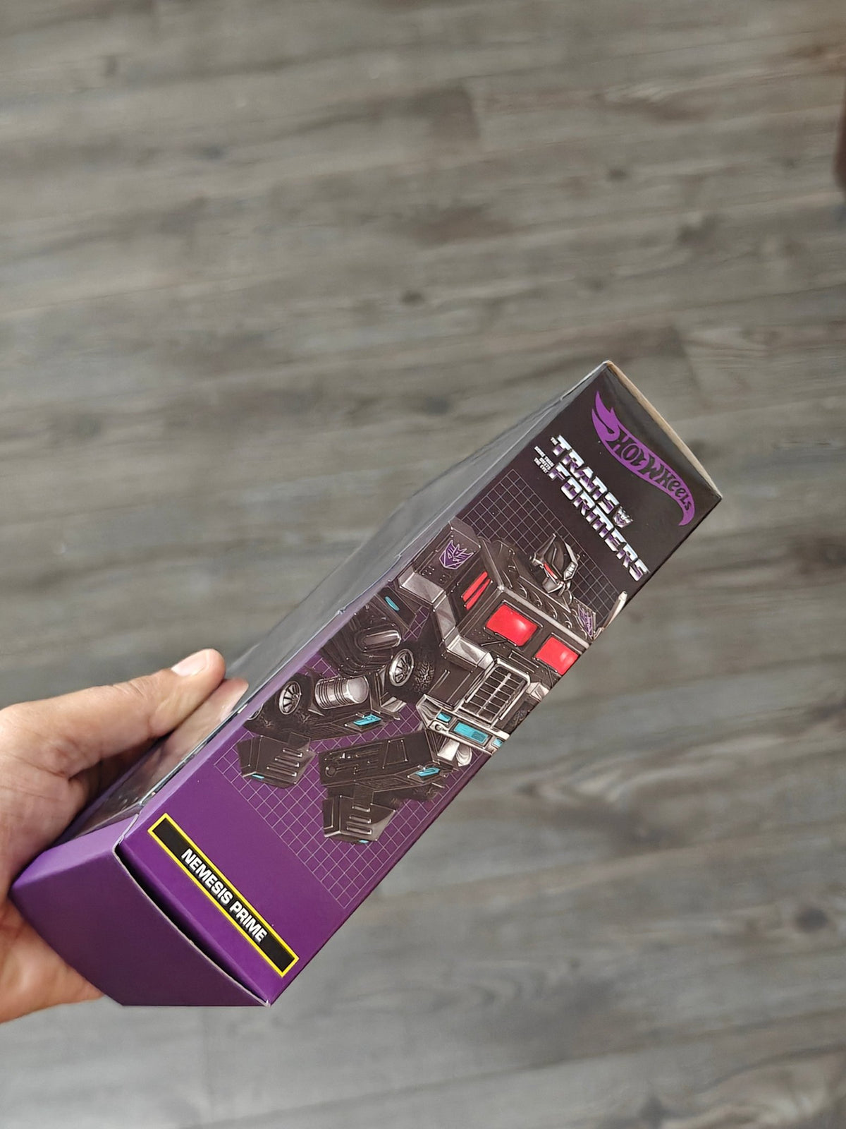 Hot Wheels Transformers Nemesis Prime - Kinder Logs