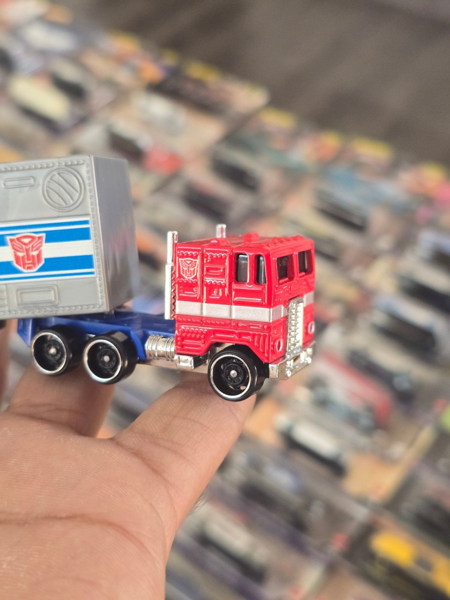 Hot Wheels Transformers Optimus Prime Truck (Uncarded) - Kinder Logs