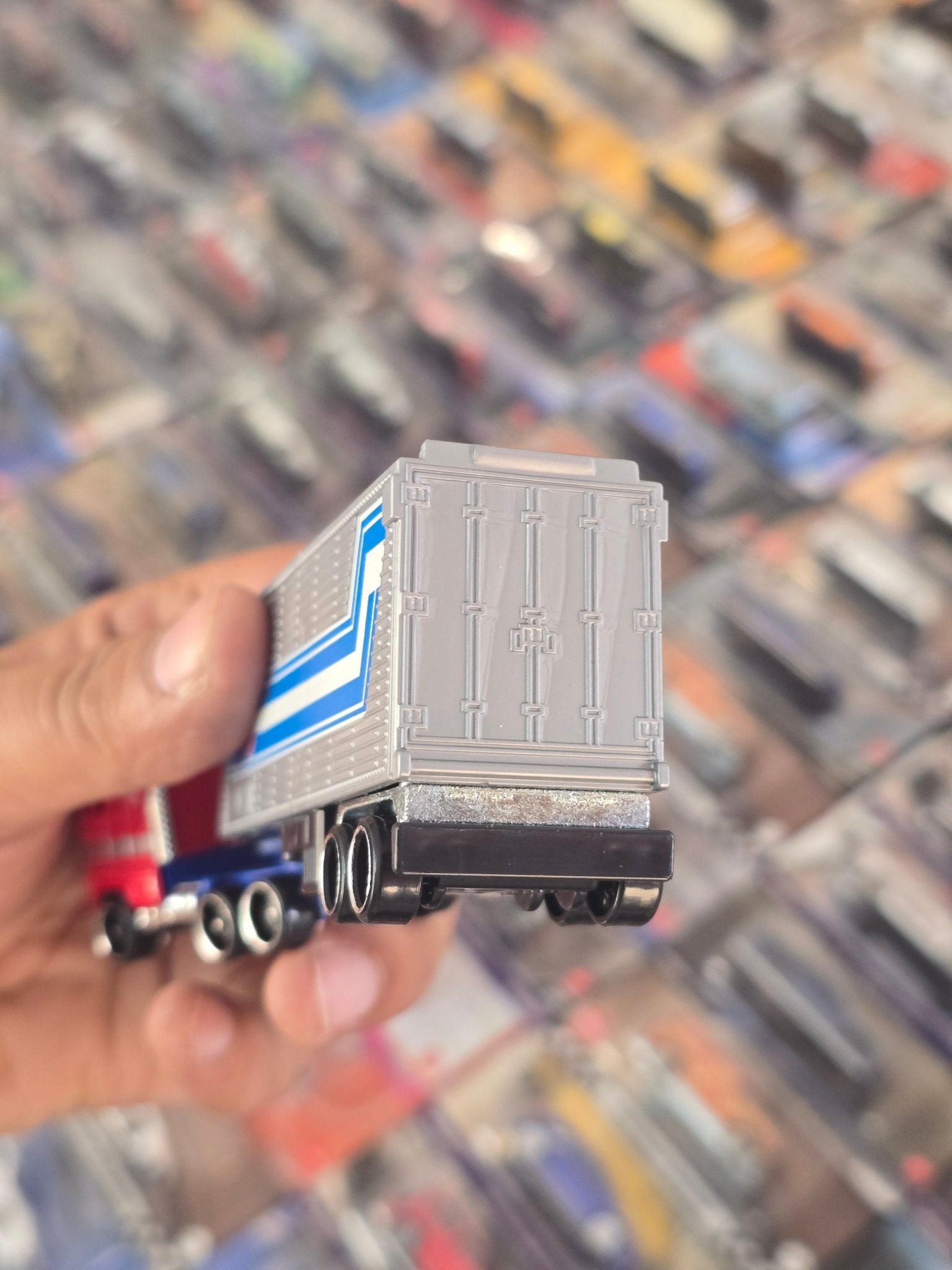 Hot Wheels Transformers Optimus Prime Truck (Uncarded) - Kinder Logs