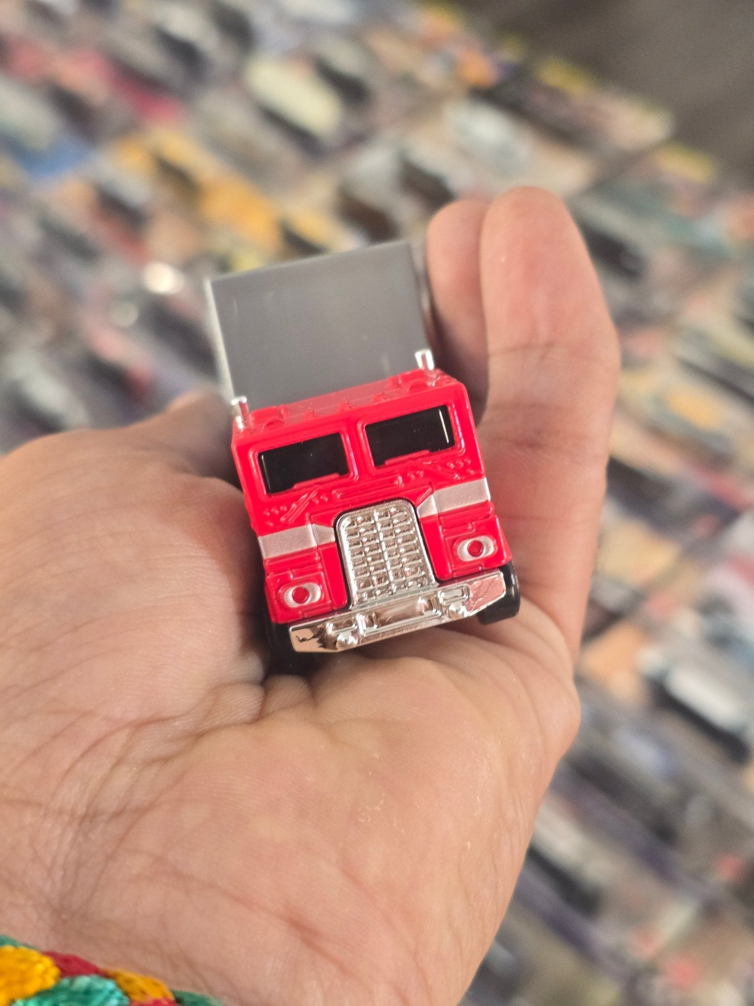 Hot Wheels Transformers Optimus Prime Truck (Uncarded) - Kinder Logs