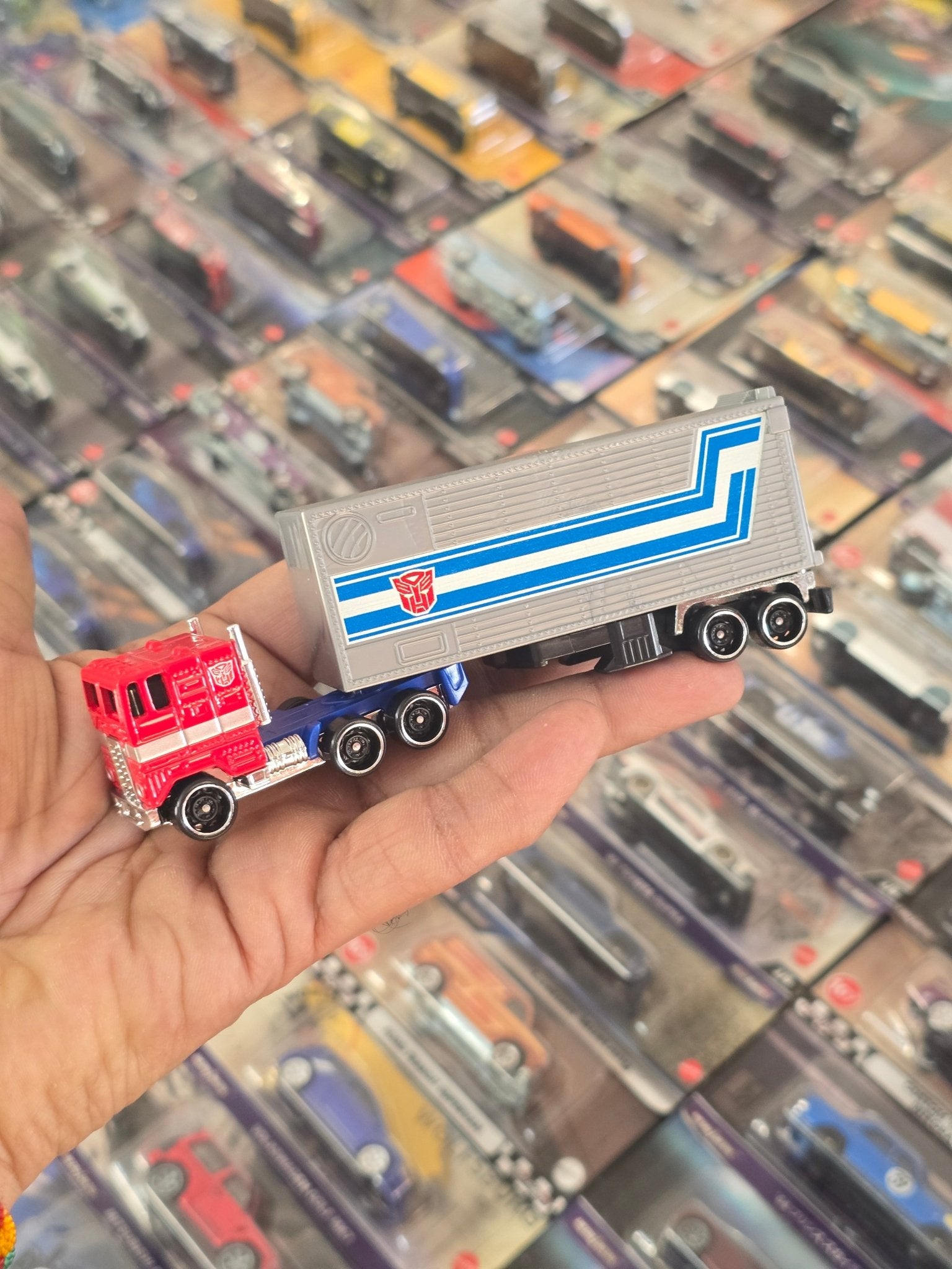 Hot Wheels Transformers Optimus Prime Truck (Uncarded) - Kinder Logs