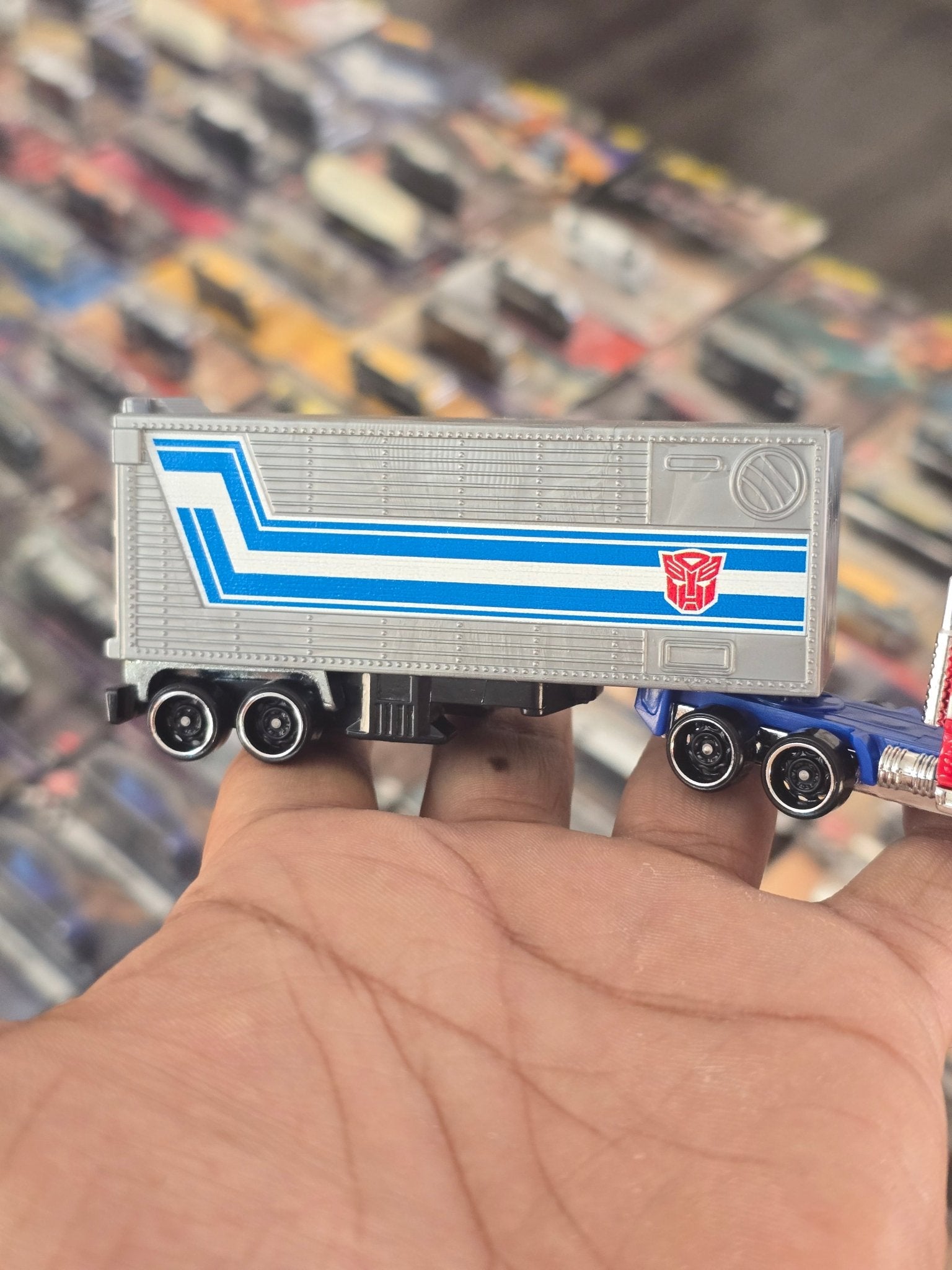 Hot Wheels Transformers Optimus Prime Truck (Uncarded) - Kinder Logs