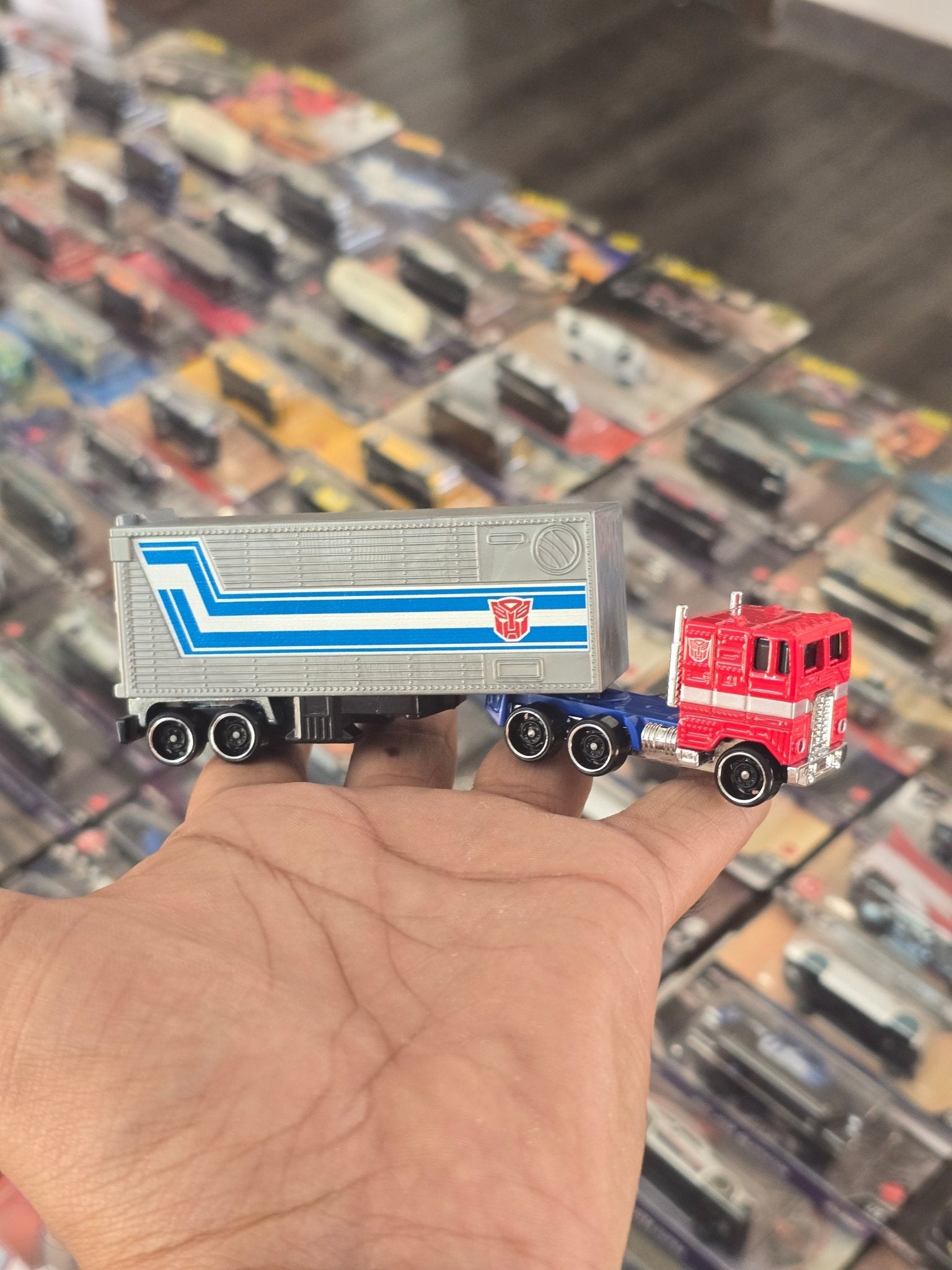 Hot Wheels Transformers Optimus Prime Truck (Uncarded) - Kinder Logs