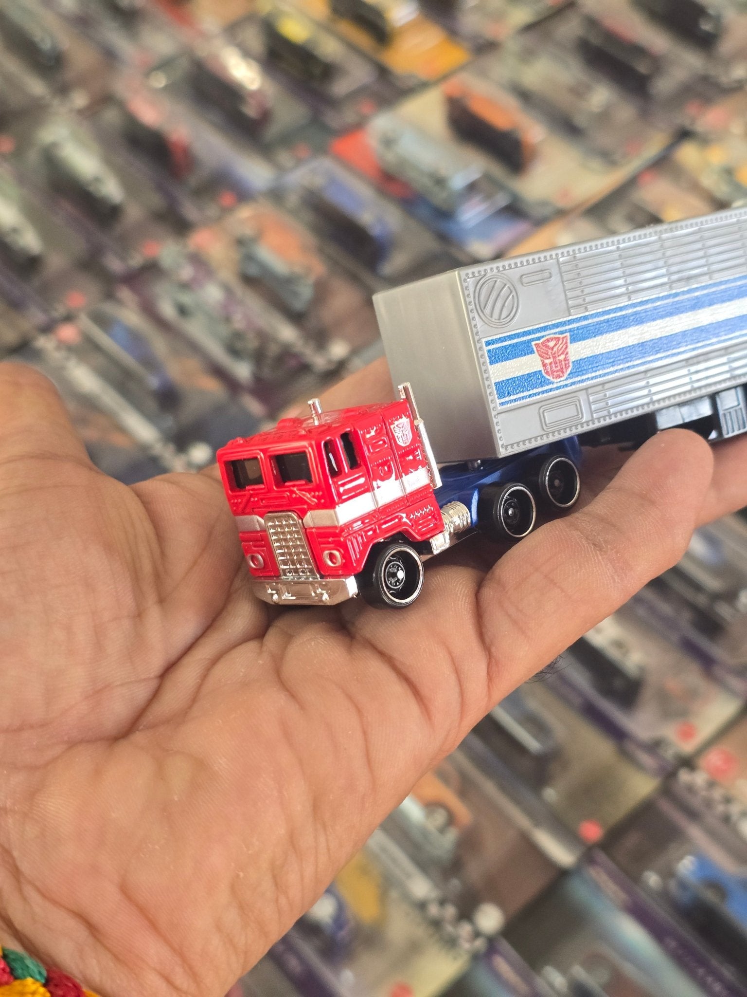 Hot Wheels Transformers Optimus Prime Truck (Uncarded) - Kinder Logs