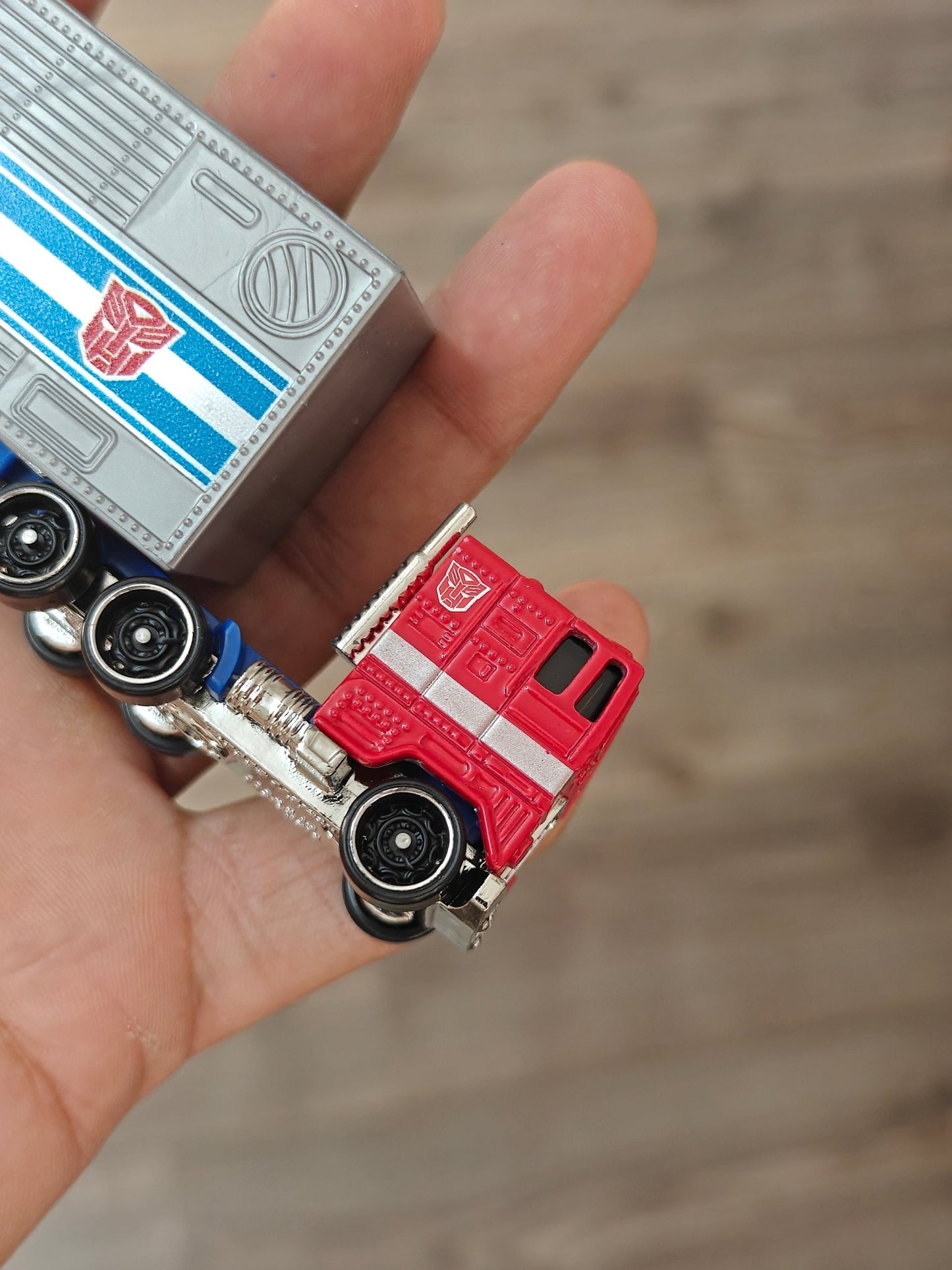Hot Wheels Transformers Optimus Prime Truck (Uncarded - New) - Kinder Logs