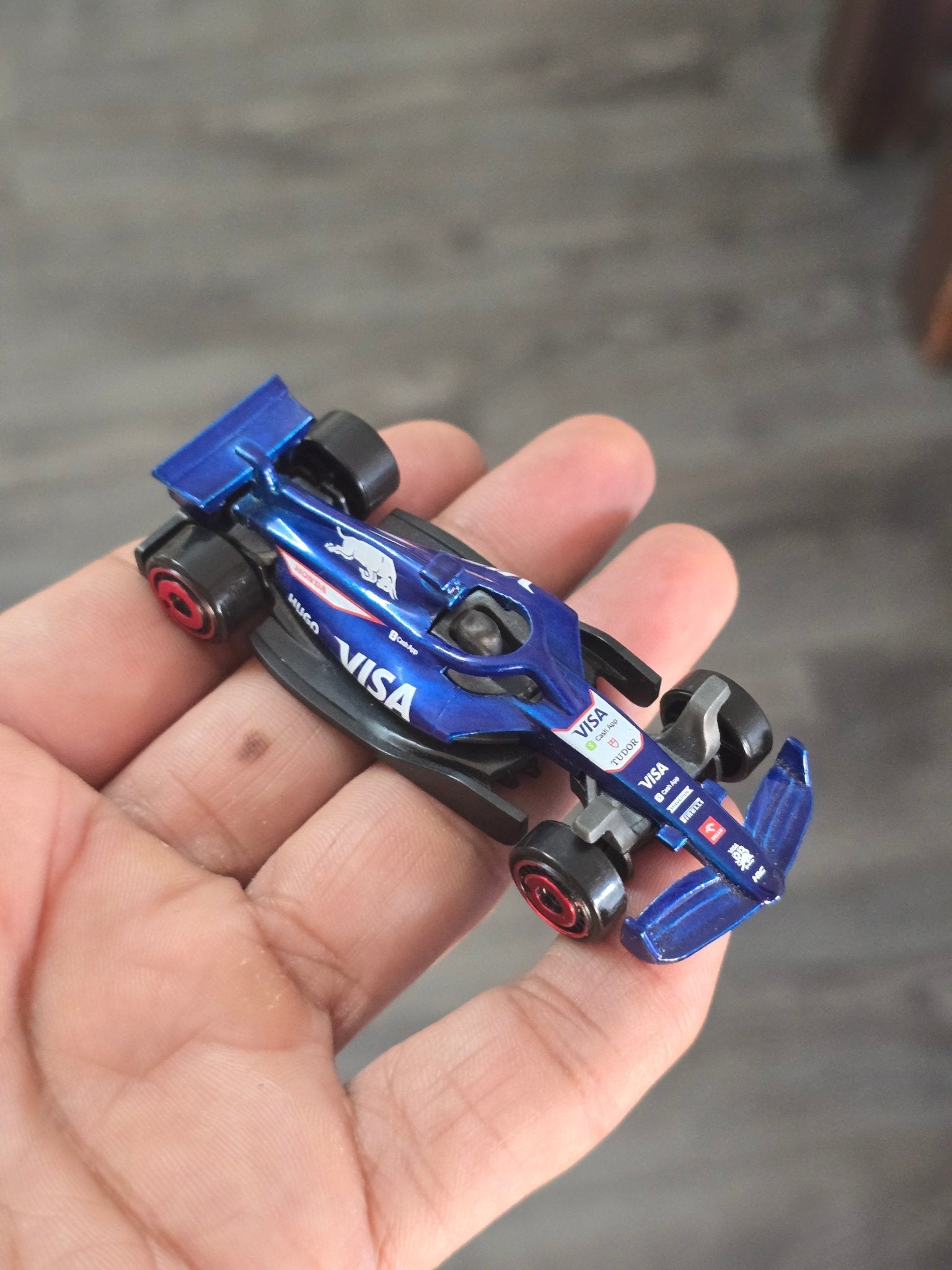 Hot Wheels VISA RB F1 Team Car (Uncarded - New) - Kinder Logs