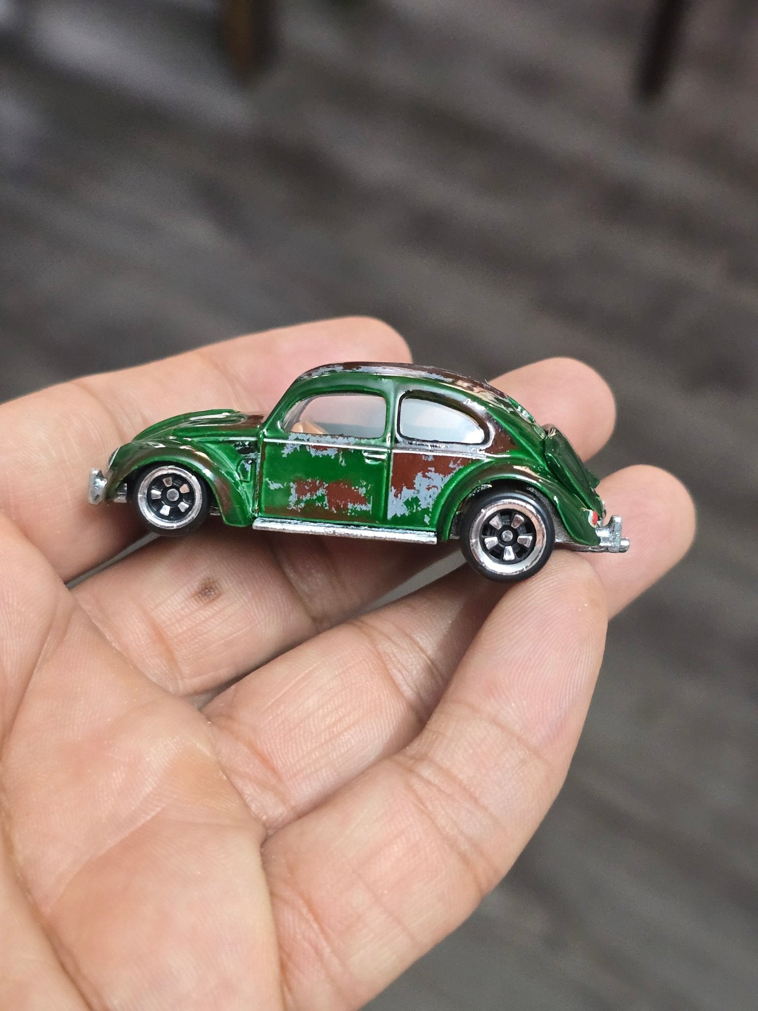 Hot Wheels Volkswagen "Classic Bug" - Vintage Club (Uncarded - New) - Kinder Logs
