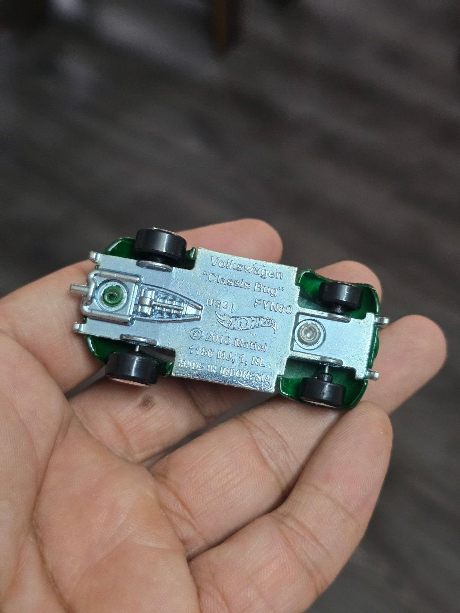 Hot Wheels Volkswagen "Classic Bug" - Vintage Club (Uncarded - New) - Kinder Logs