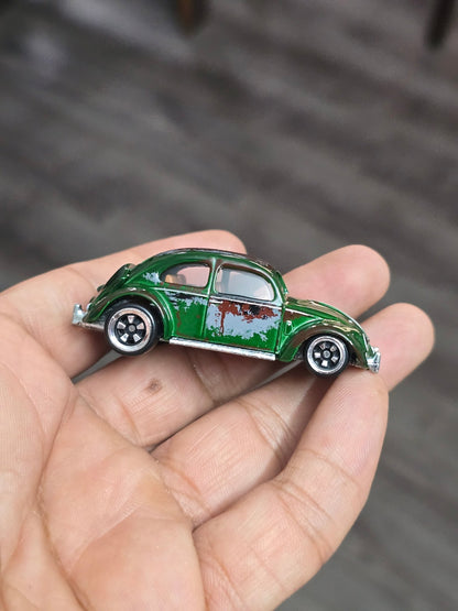 Hot Wheels Volkswagen "Classic Bug" - Vintage Club (Uncarded - New) - Kinder Logs