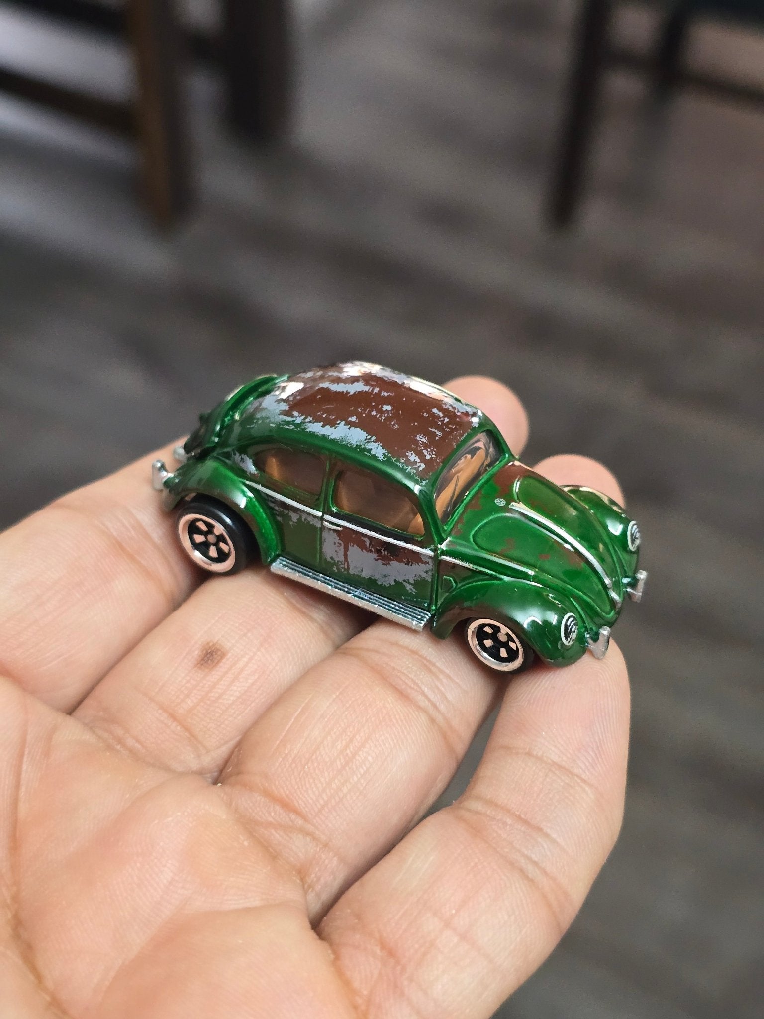 Hot Wheels Volkswagen "Classic Bug" - Vintage Club (Uncarded - New) - Kinder Logs