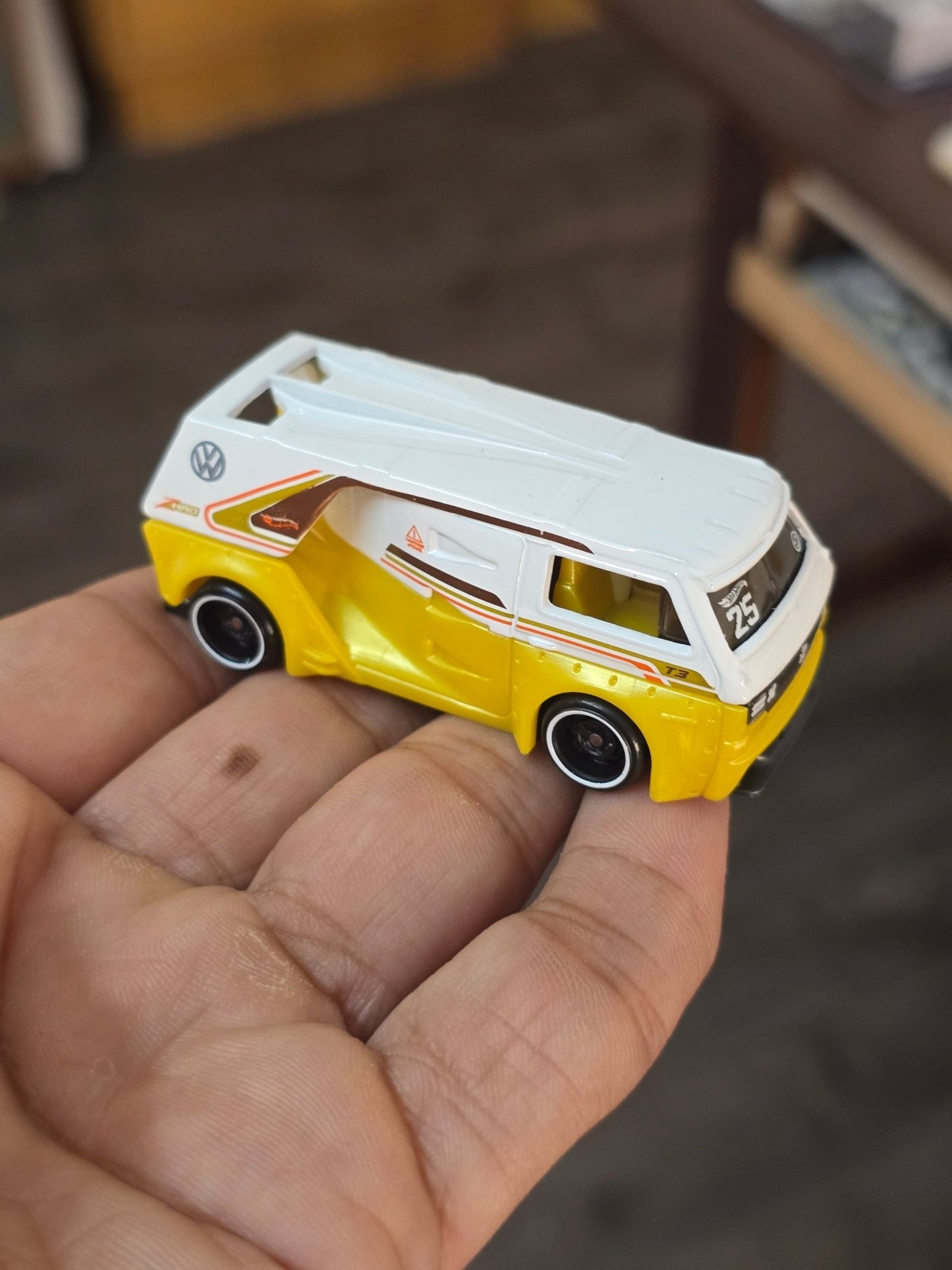 Hot Wheels Volkswagen T3 Custom - Yellow (Uncarded - New) - Kinder Logs