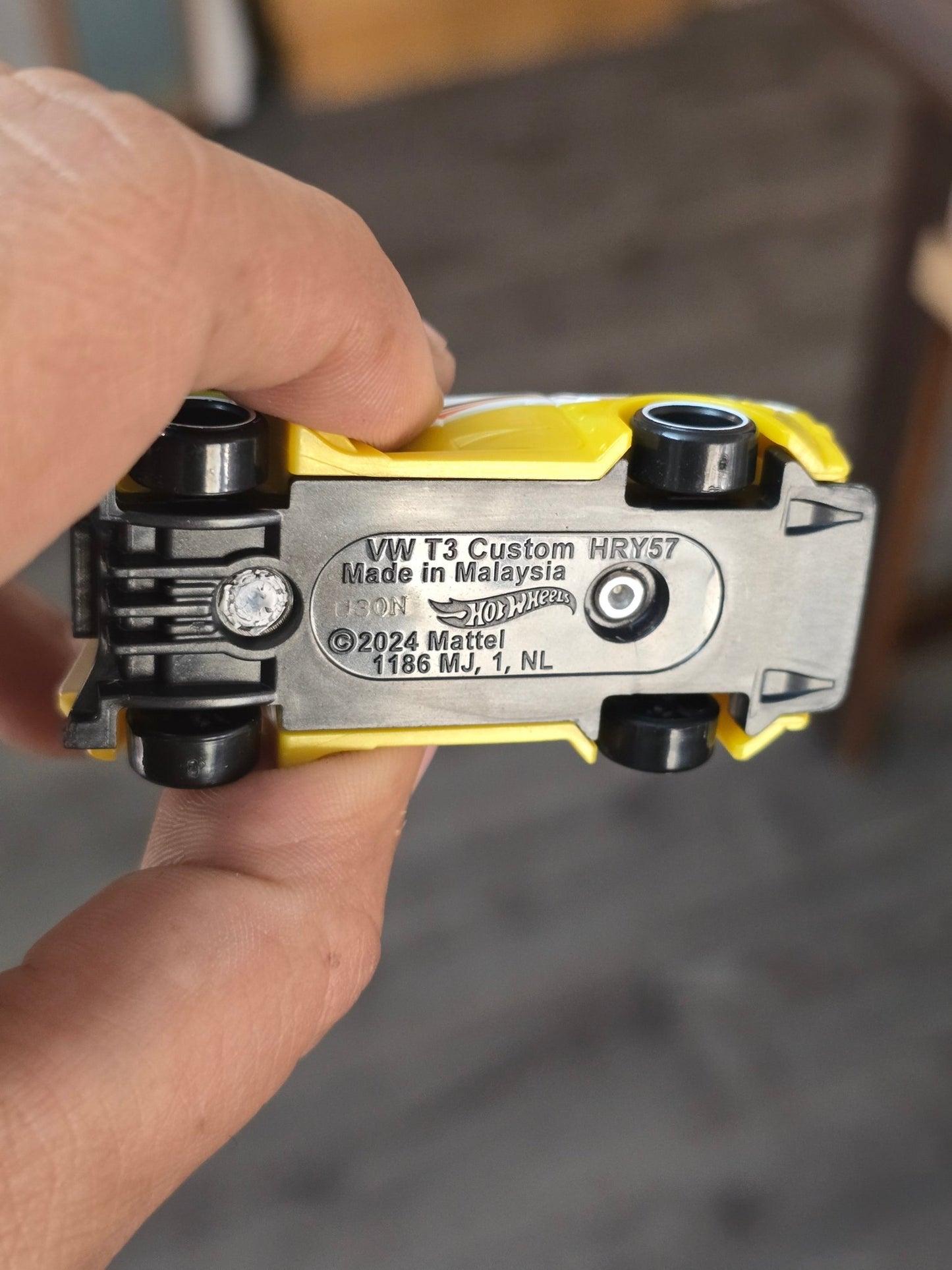 Hot Wheels Volkswagen T3 Custom - Yellow (Uncarded - New) - Kinder Logs