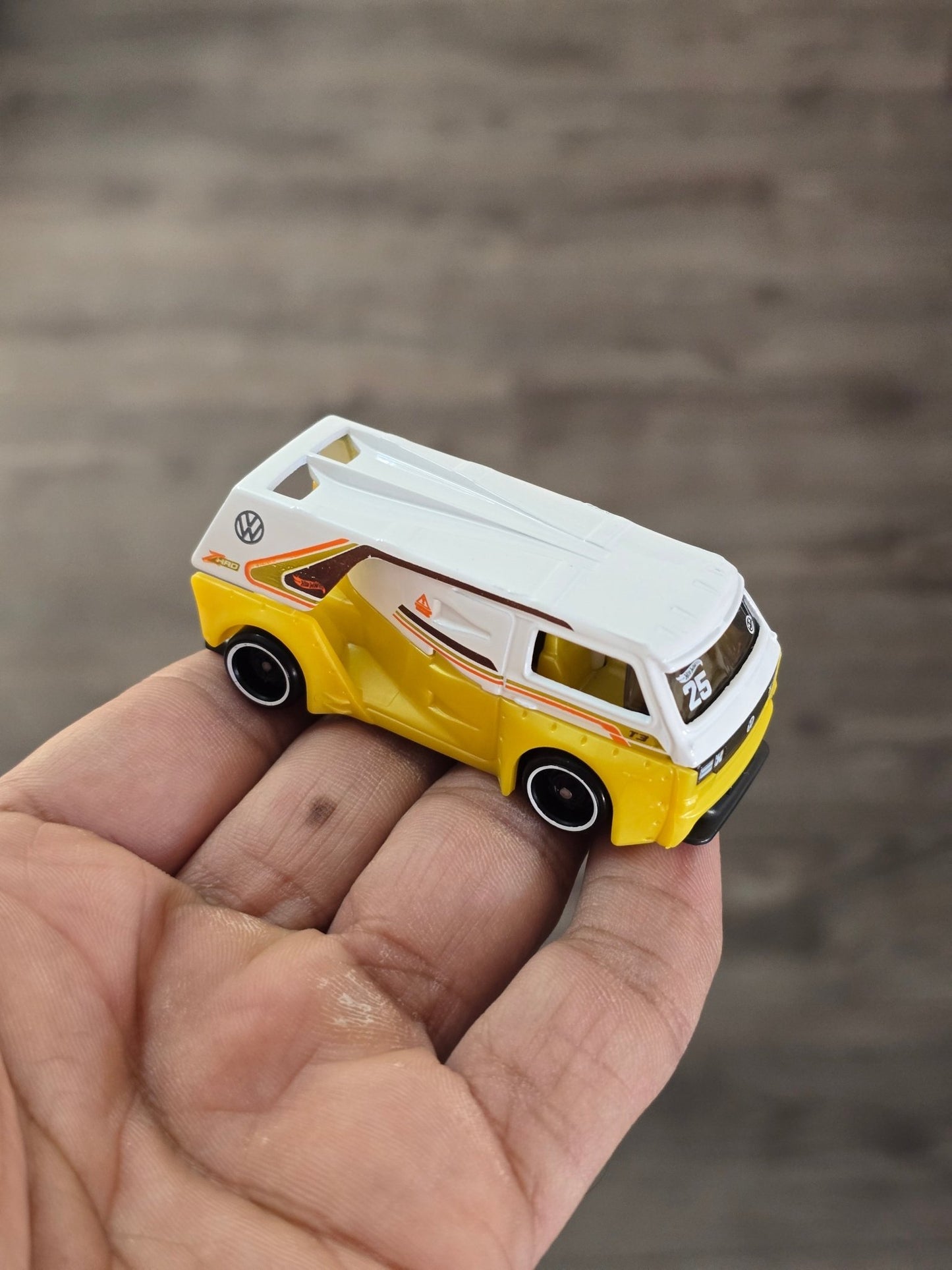 Hot Wheels Volkswagen T3 Custom - Yellow (Uncarded - New) - Kinder Logs