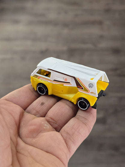 Hot Wheels Volkswagen T3 Custom - Yellow (Uncarded - New) - Kinder Logs