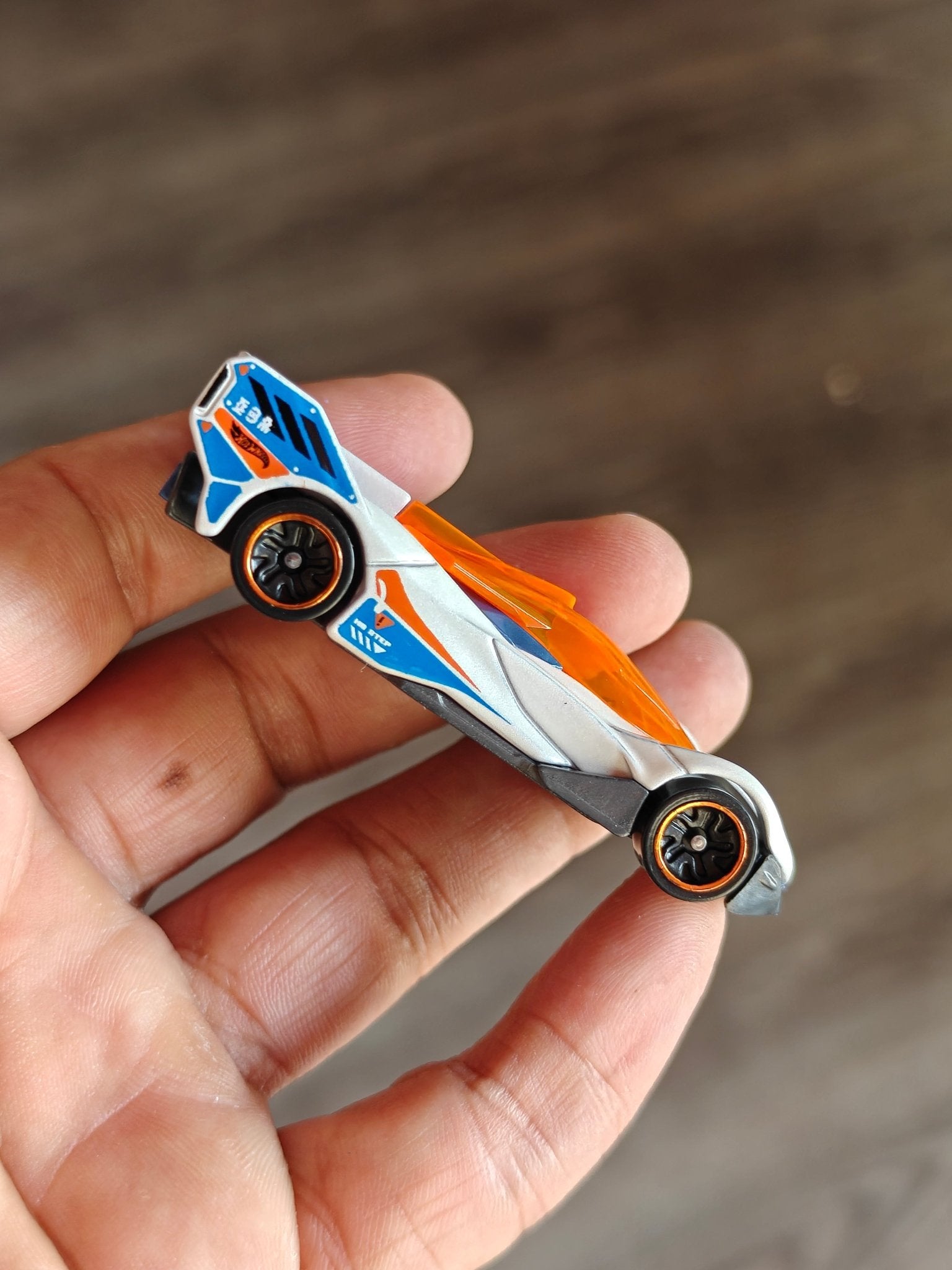 Hot Wheels X - cceleron - White (Uncarded - New) - Kinder Logs