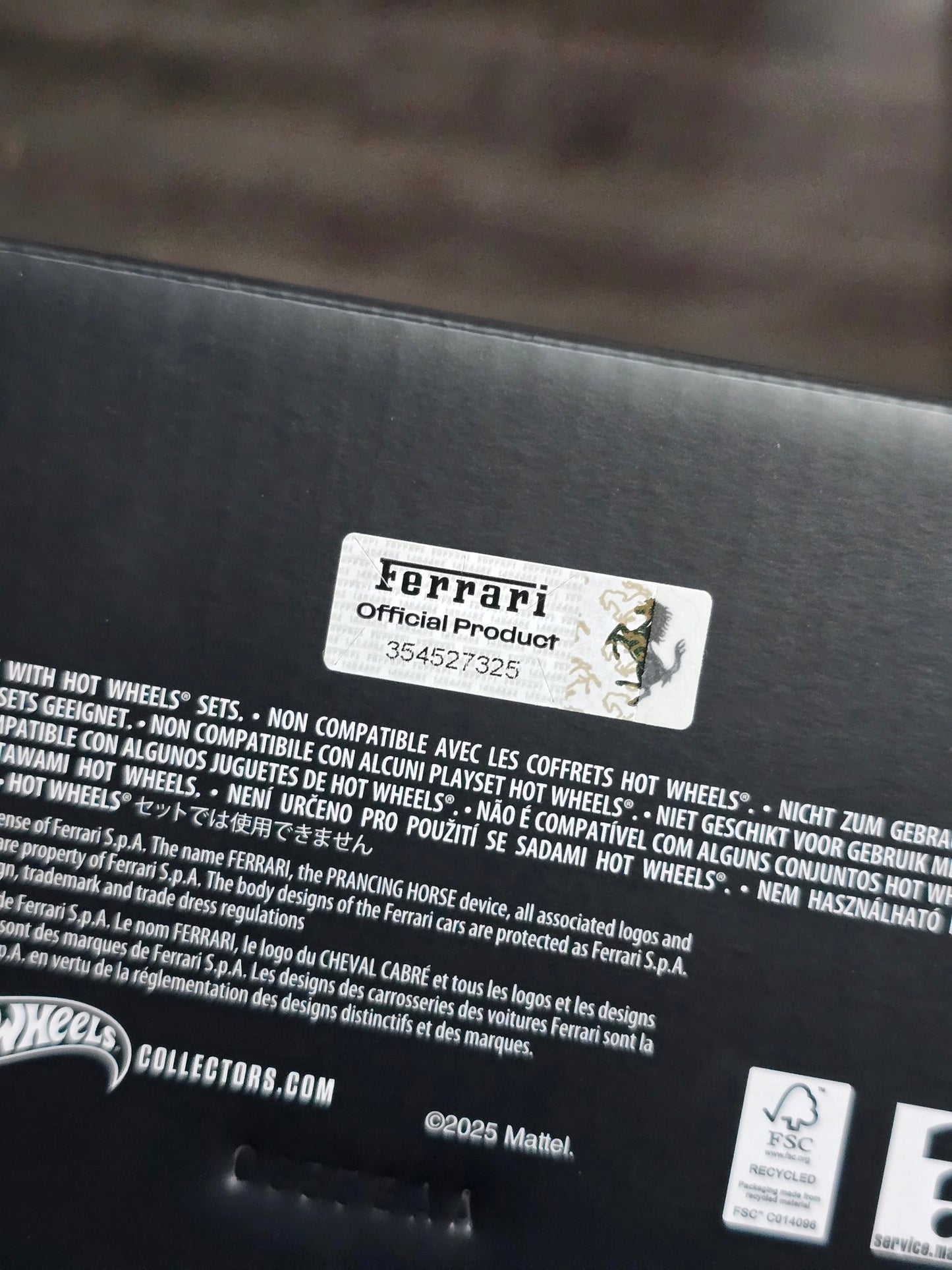 Hot Wheels x Ferrari Heritage Set - The Ultimate Ferrari Dream Garage - Kinder Logs