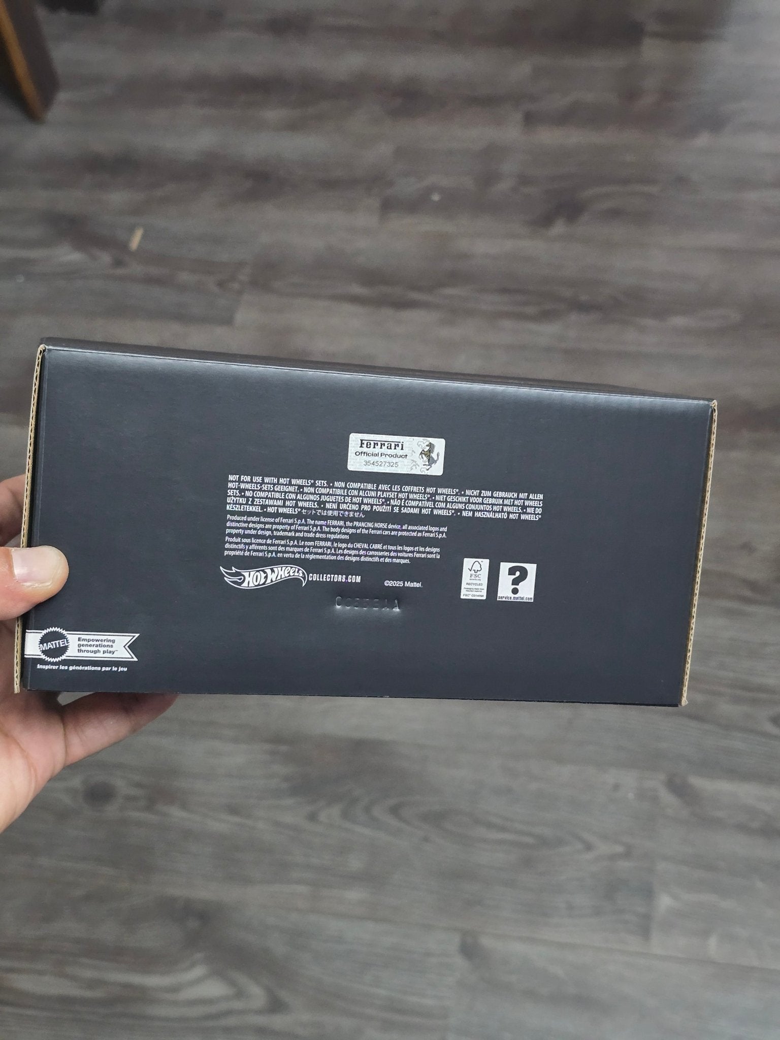 Hot Wheels x Ferrari Heritage Set - The Ultimate Ferrari Dream Garage - Kinder Logs